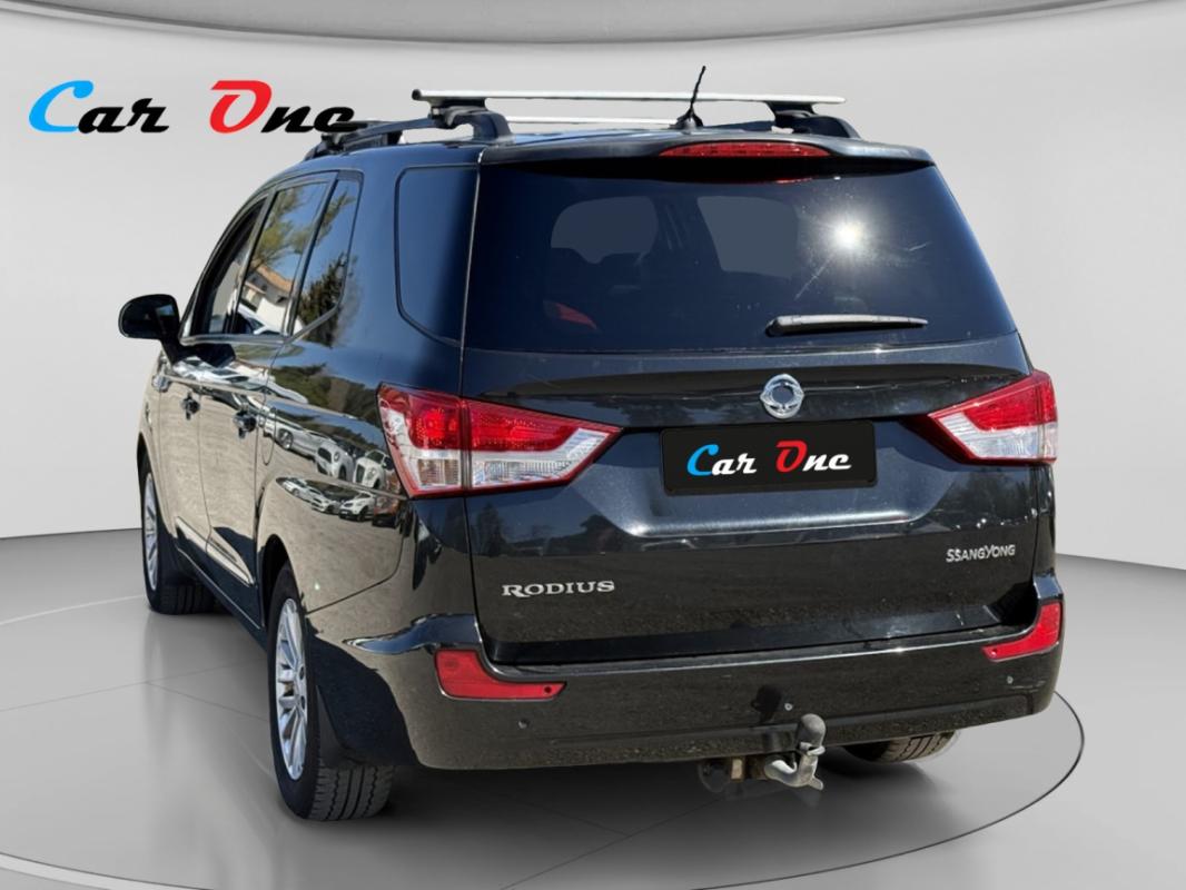 Ssangyong Rodius 200 e-XDi 155cv 4WD BVA 7 Places