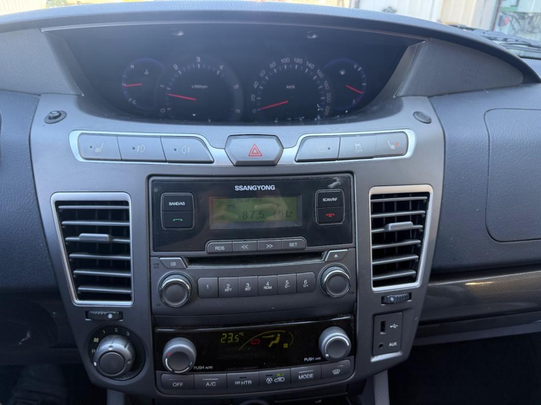 Ssangyong Rodius 200 e-XDi 155cv 4WD BVA 7 Places