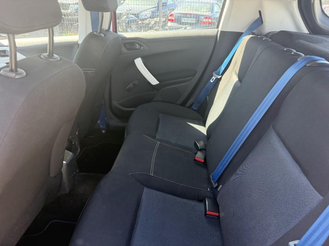 Peugeot 208 1.2 e-THP 68ch BVM5 Like Clim