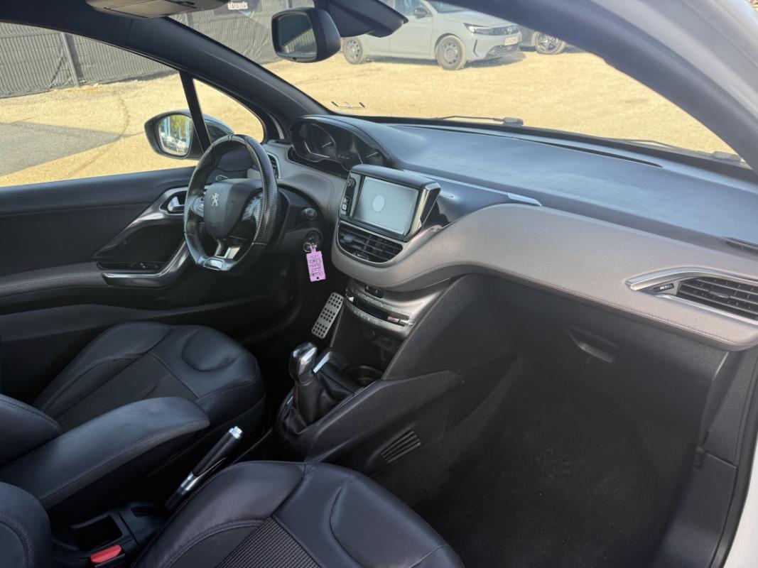 Peugeot 208 1.6 e-HDi 92cv XY Toit Panoramique