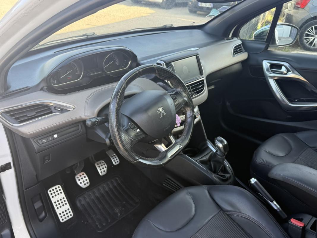 Peugeot 208 1.6 e-HDi 92cv XY Toit Panoramique