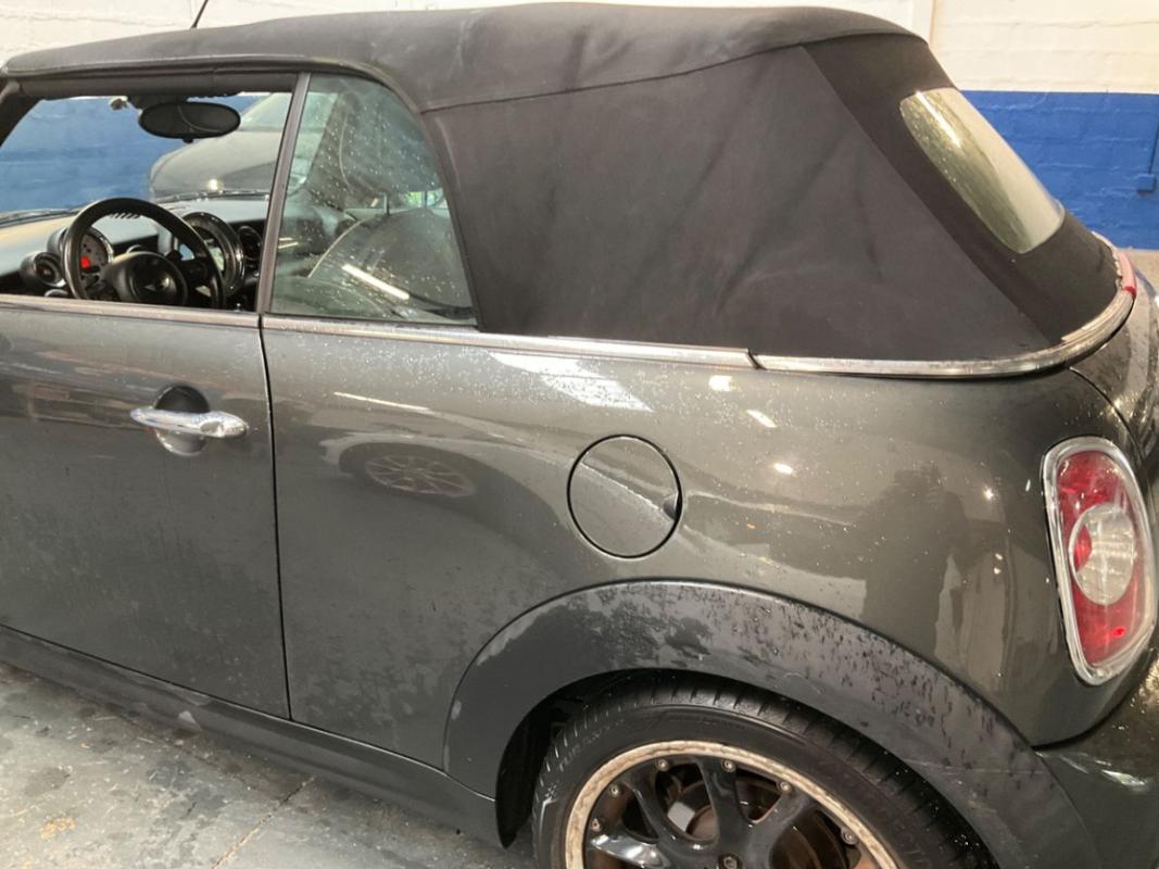 Mini COOPER S Cabriolet 184 Pack Red Hot Chili