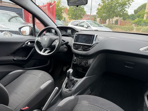 Peugeot 208 1.2 VTI 82 STYLE 5P