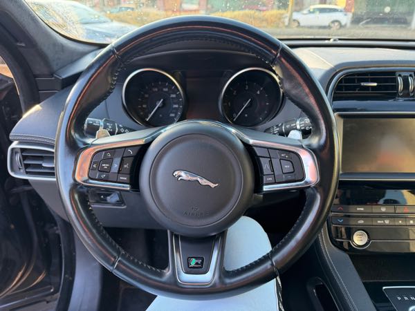 Jaguar F-pace 2.0 D 240 14CV 4X4 R-SPORT BVA