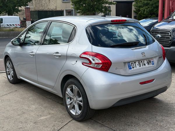 Peugeot 208 1.2 VTI 82 ALLURE 5P
