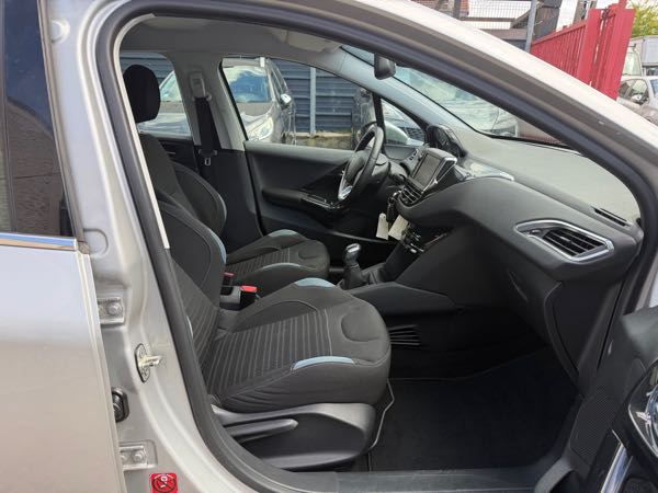 Peugeot 208 1.2 VTI 82 ALLURE 5P