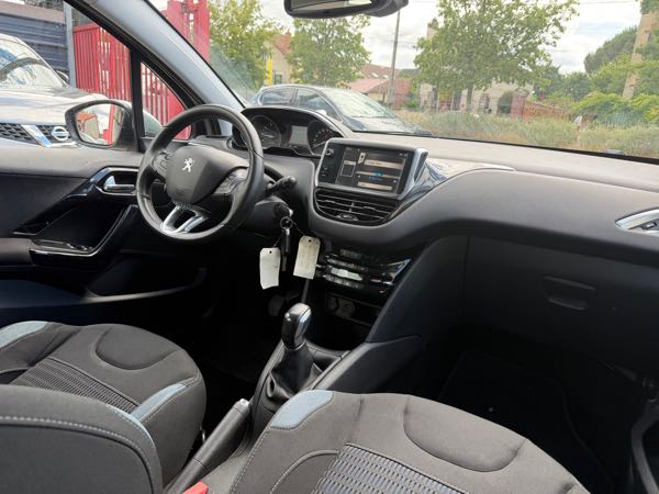 Peugeot 208 1.2 VTI 82 ALLURE 5P