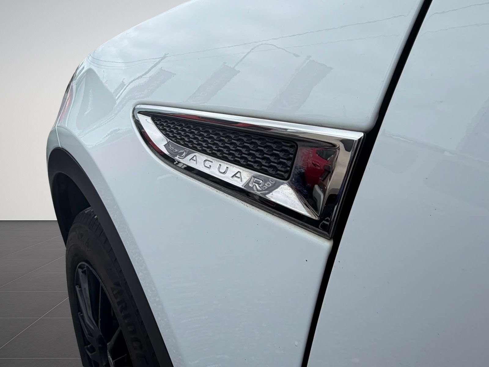 Jaguar E-Pace E-Pace 2.0 D / Navi / Caméra / LED / ATT Remorque