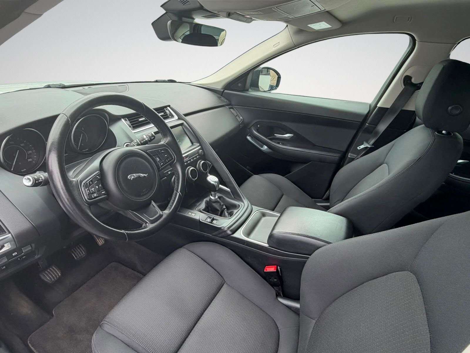 Jaguar E-Pace E-Pace 2.0 D / Navi / Caméra / LED / ATT Remorque
