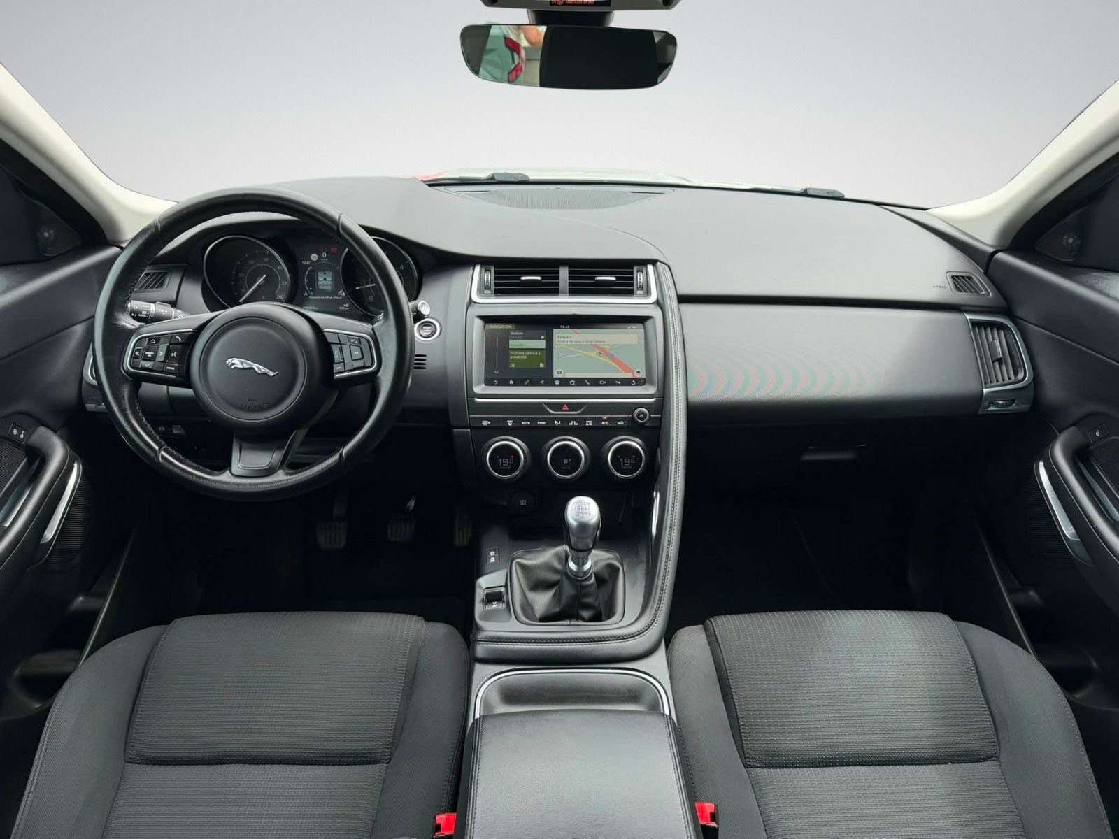 Jaguar E-Pace E-Pace 2.0 D / Navi / Caméra / LED / ATT Remorque