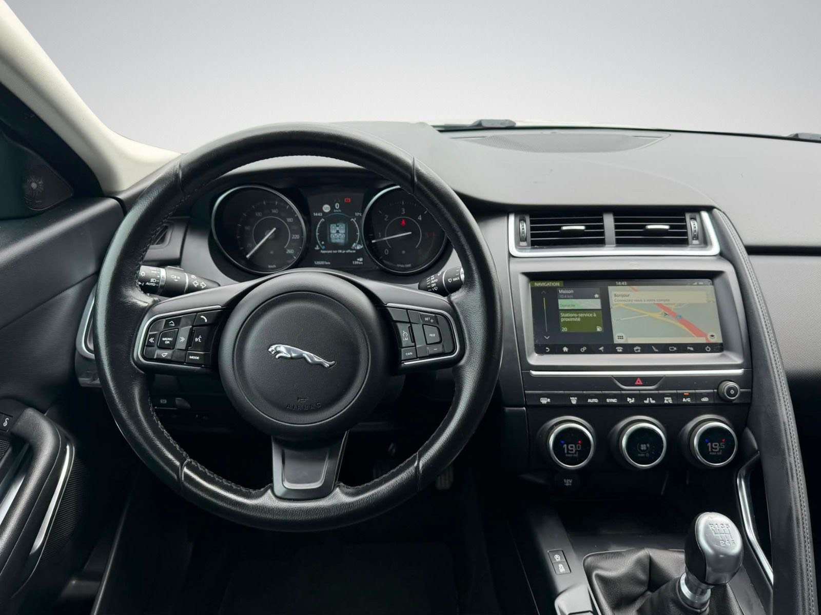 Jaguar E-Pace E-Pace 2.0 D / Navi / Caméra / LED / ATT Remorque