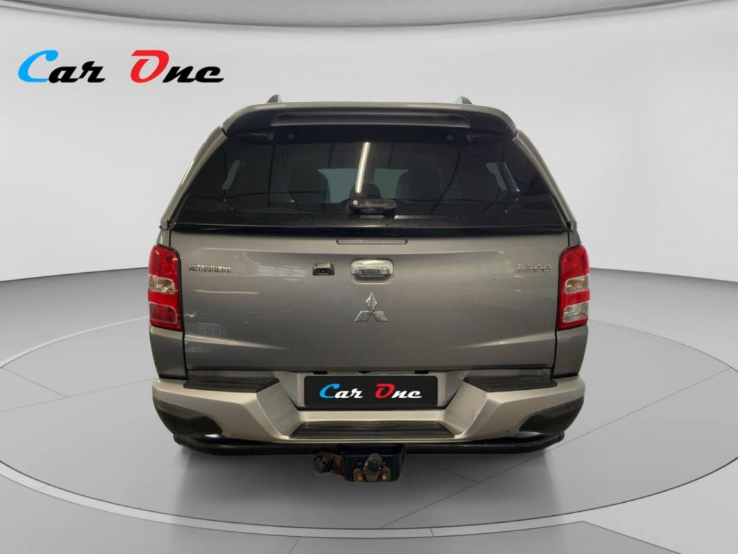 Mitsubishi L200 DOUBLE CAB 2.4 DI-D 181 INSTYLE 4X4