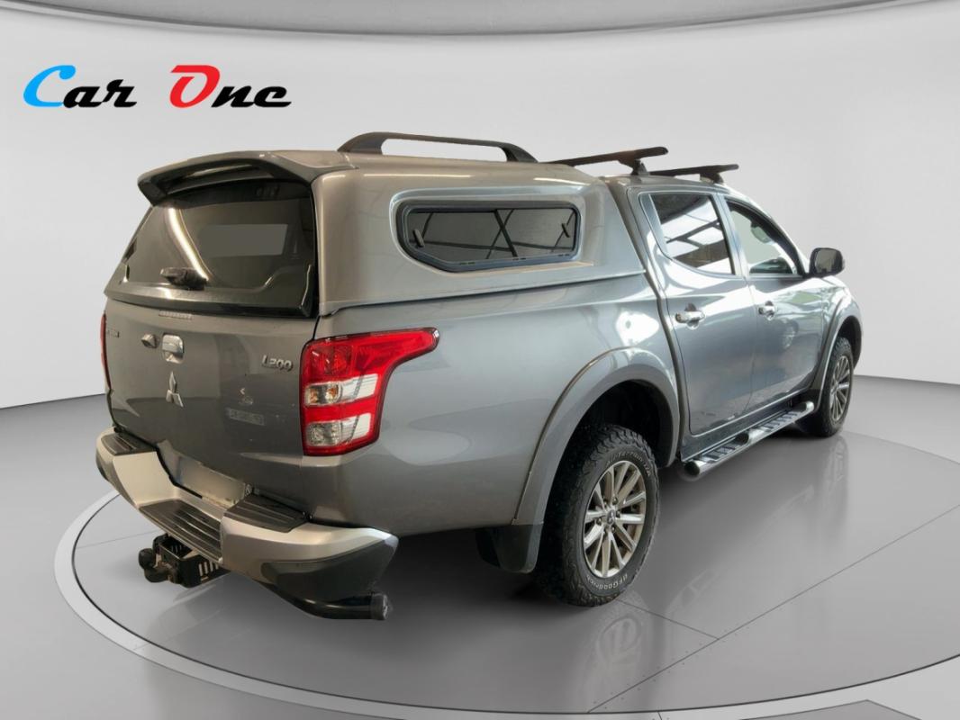 Mitsubishi L200 DOUBLE CAB 2.4 DI-D 181 INSTYLE 4X4