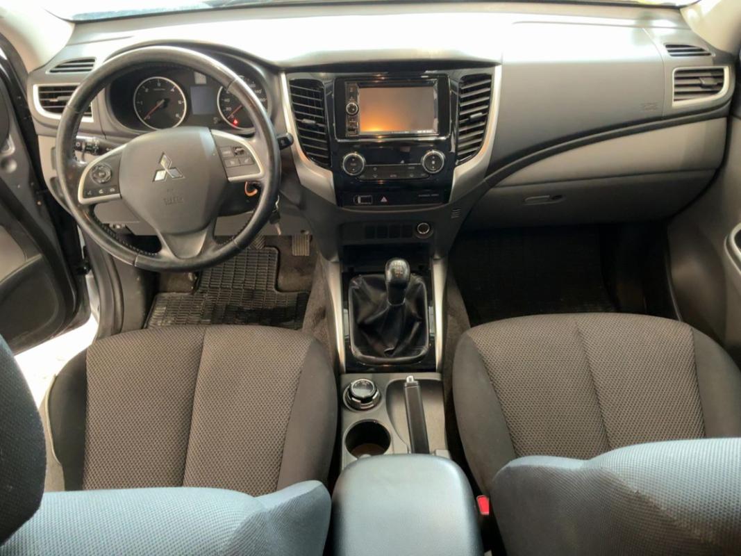 Mitsubishi L200 DOUBLE CAB 2.4 DI-D 181 INSTYLE 4X4