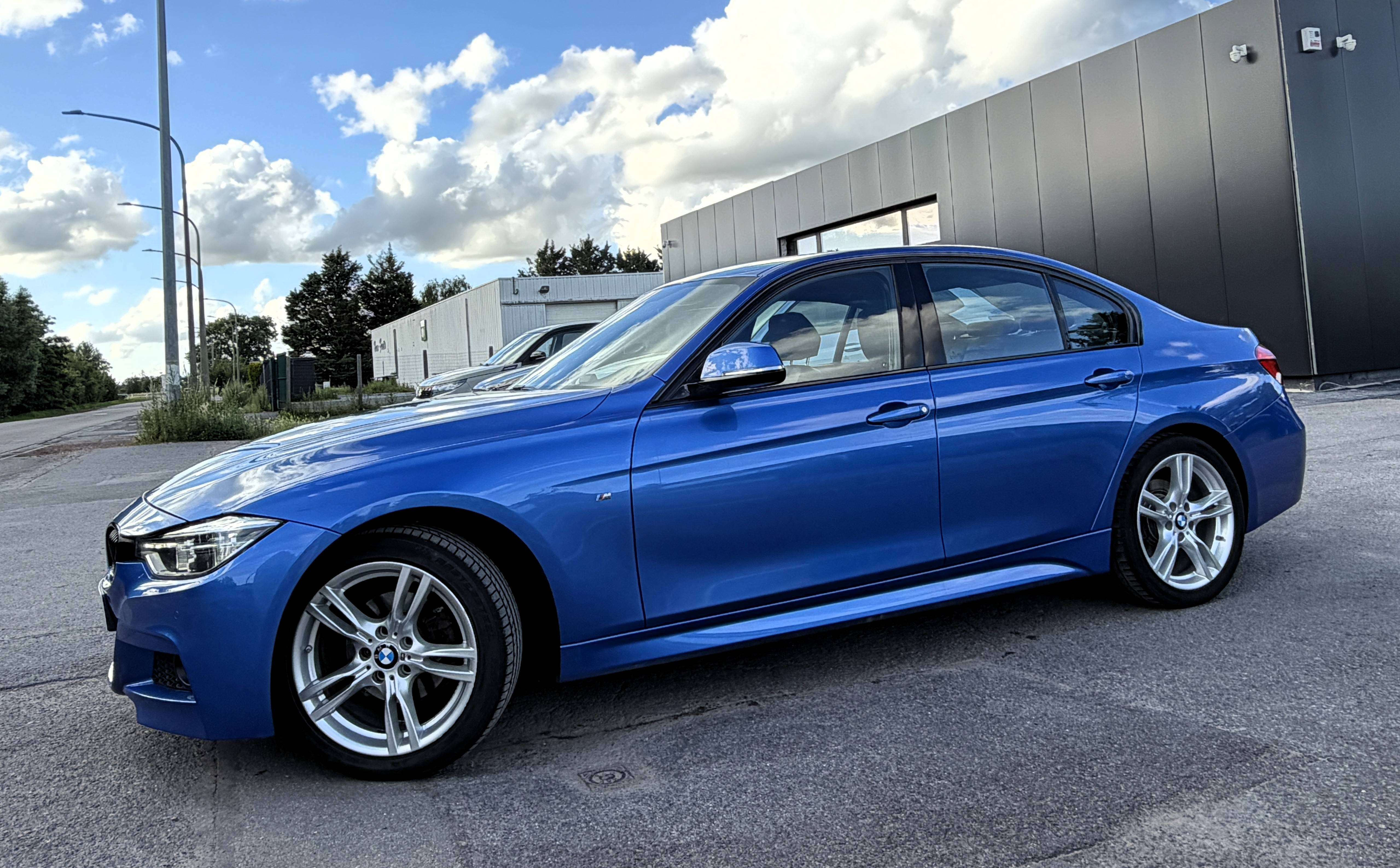 BMW 320 iAS Pack M Sport 1er PROPRIO/NAVI/FULL LED/CUIR/HISTORIQUE BMW/GARANTIE