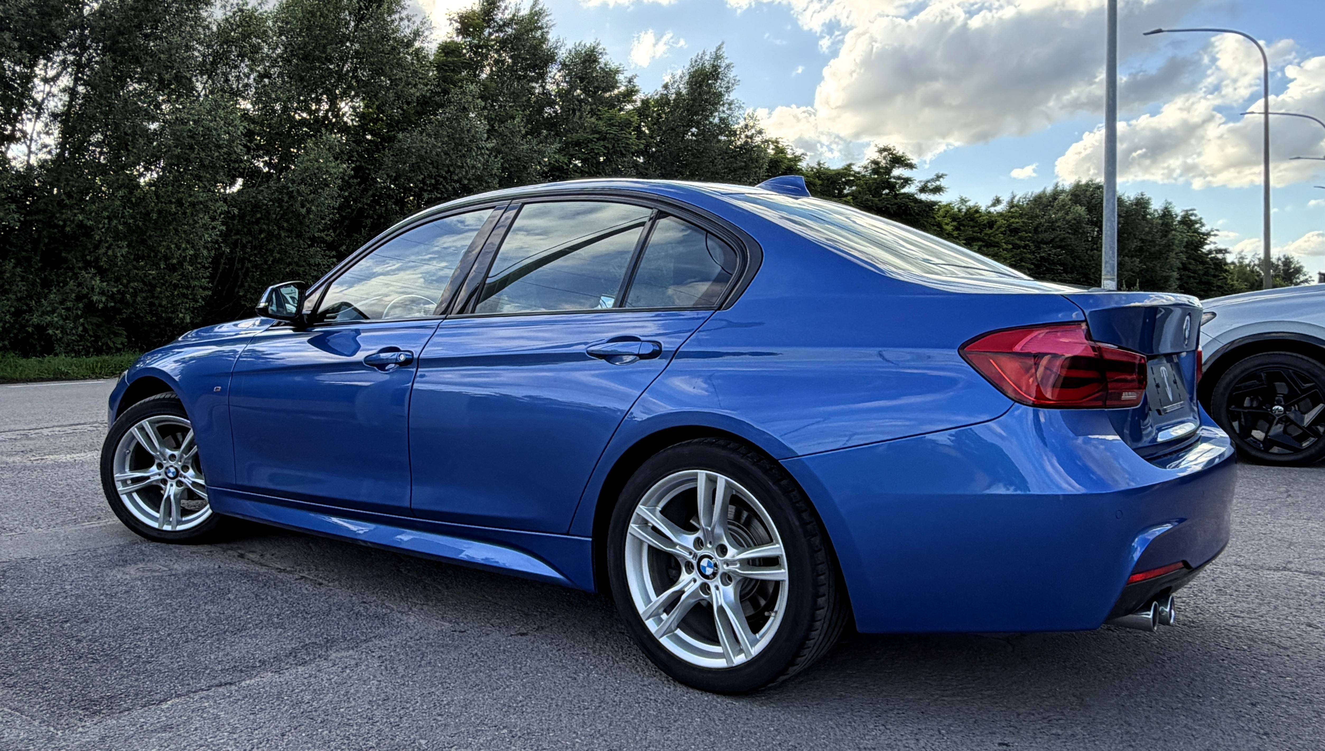 BMW 320 iAS Pack M Sport 1er PROPRIO/NAVI/FULL LED/CUIR/HISTORIQUE BMW/GARANTIE