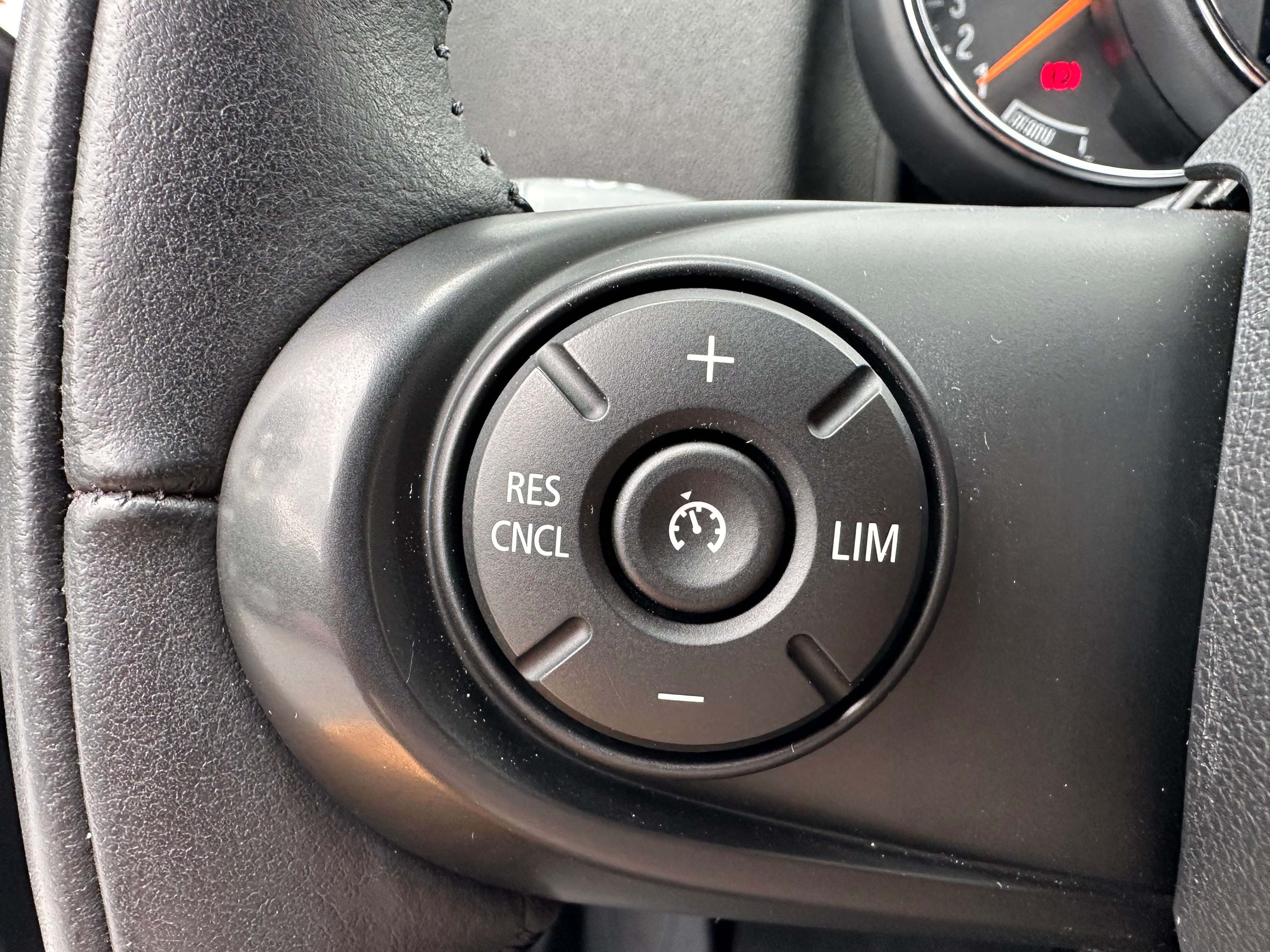 MINI Cooper Countryman 1.5*FULL BLACK*LED*NAVI*SIEGE CHAUFFANT*CARNET MINI*GARANTIE