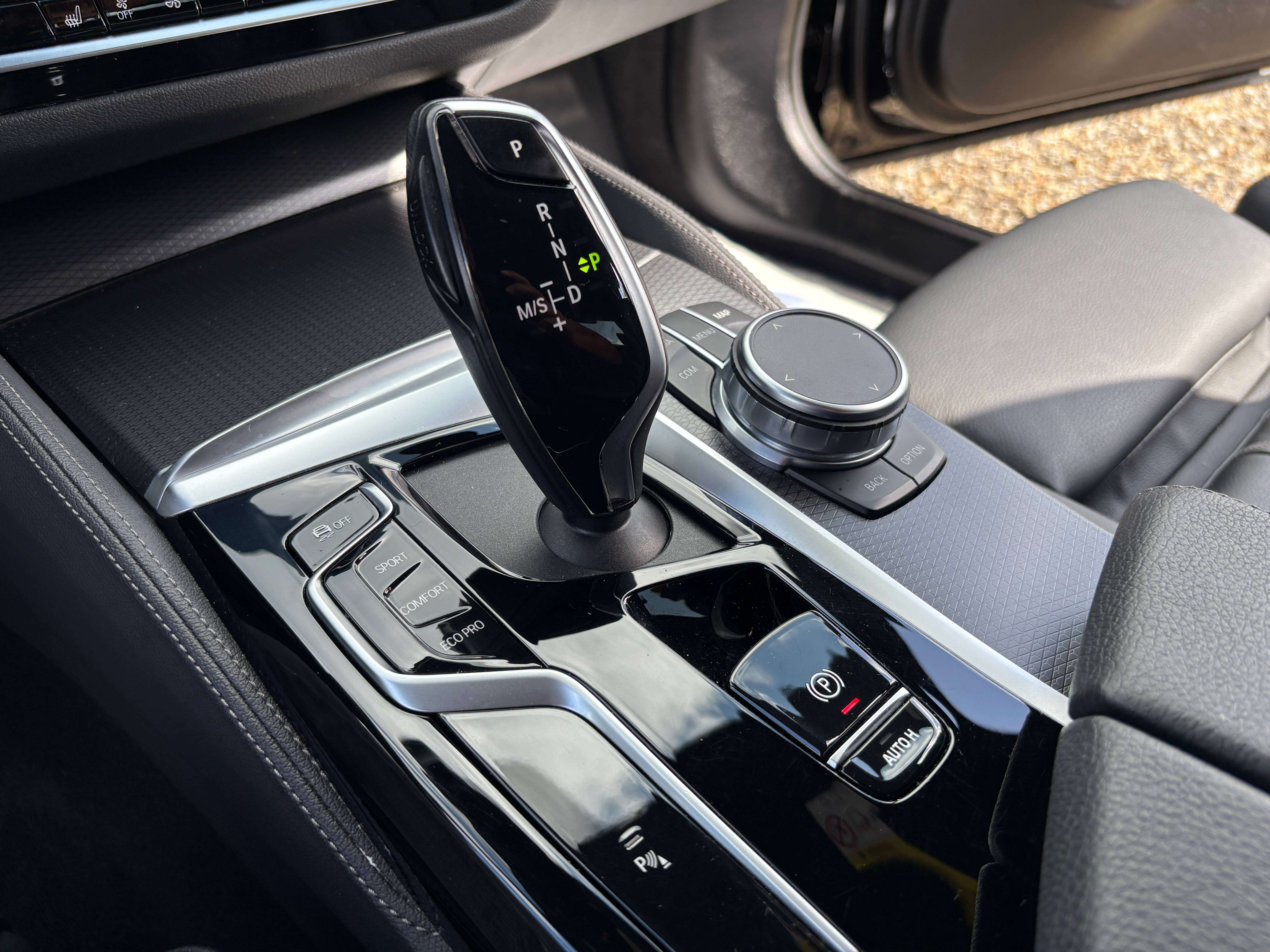 BMW 518 dA *PACK M*CARPLAY*SIEGE CHAUFF*LED AMBIANCE*CAMERA*GARANTIE*