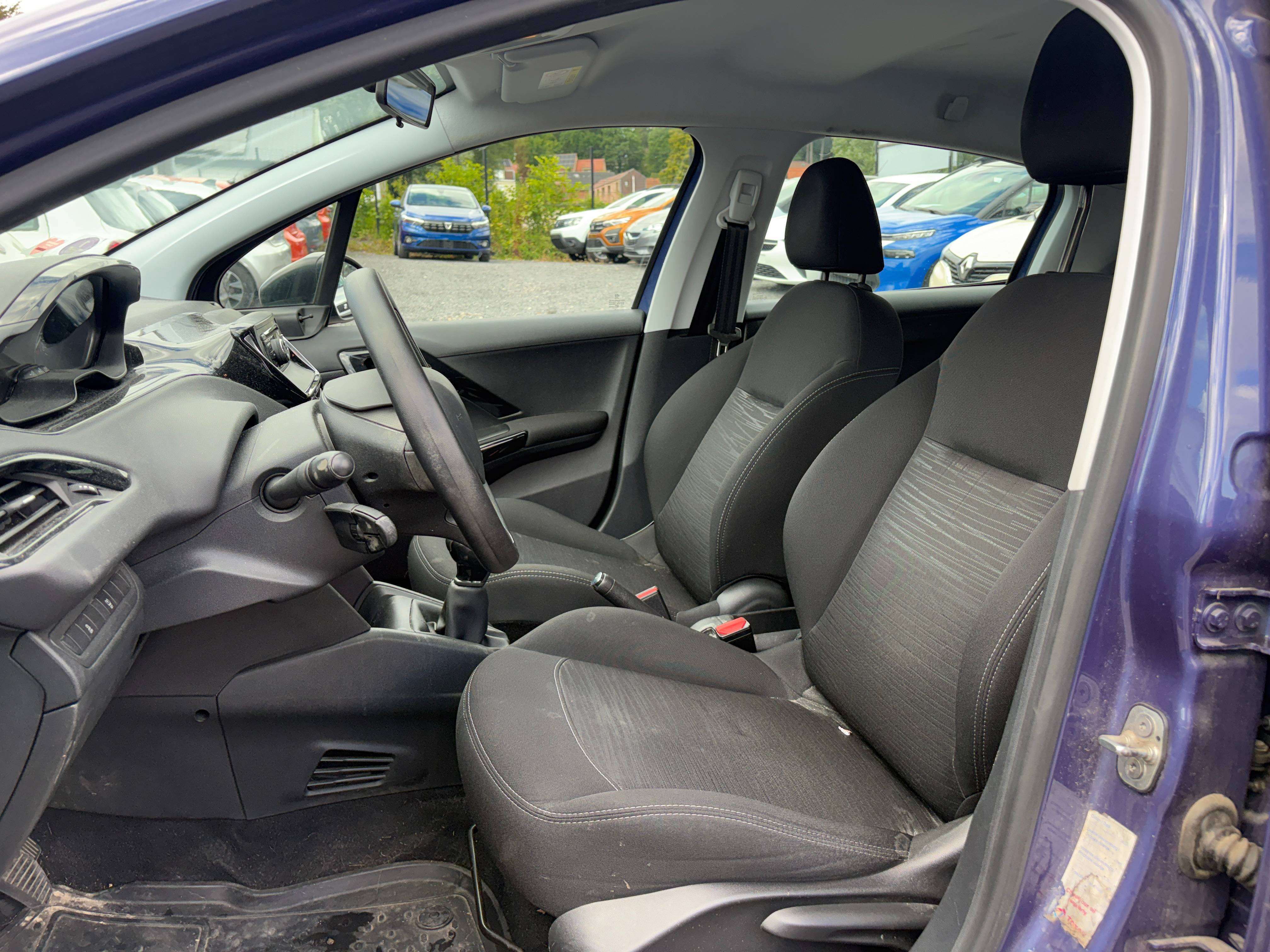 Peugeot 208 1.2i Access - EU6 -