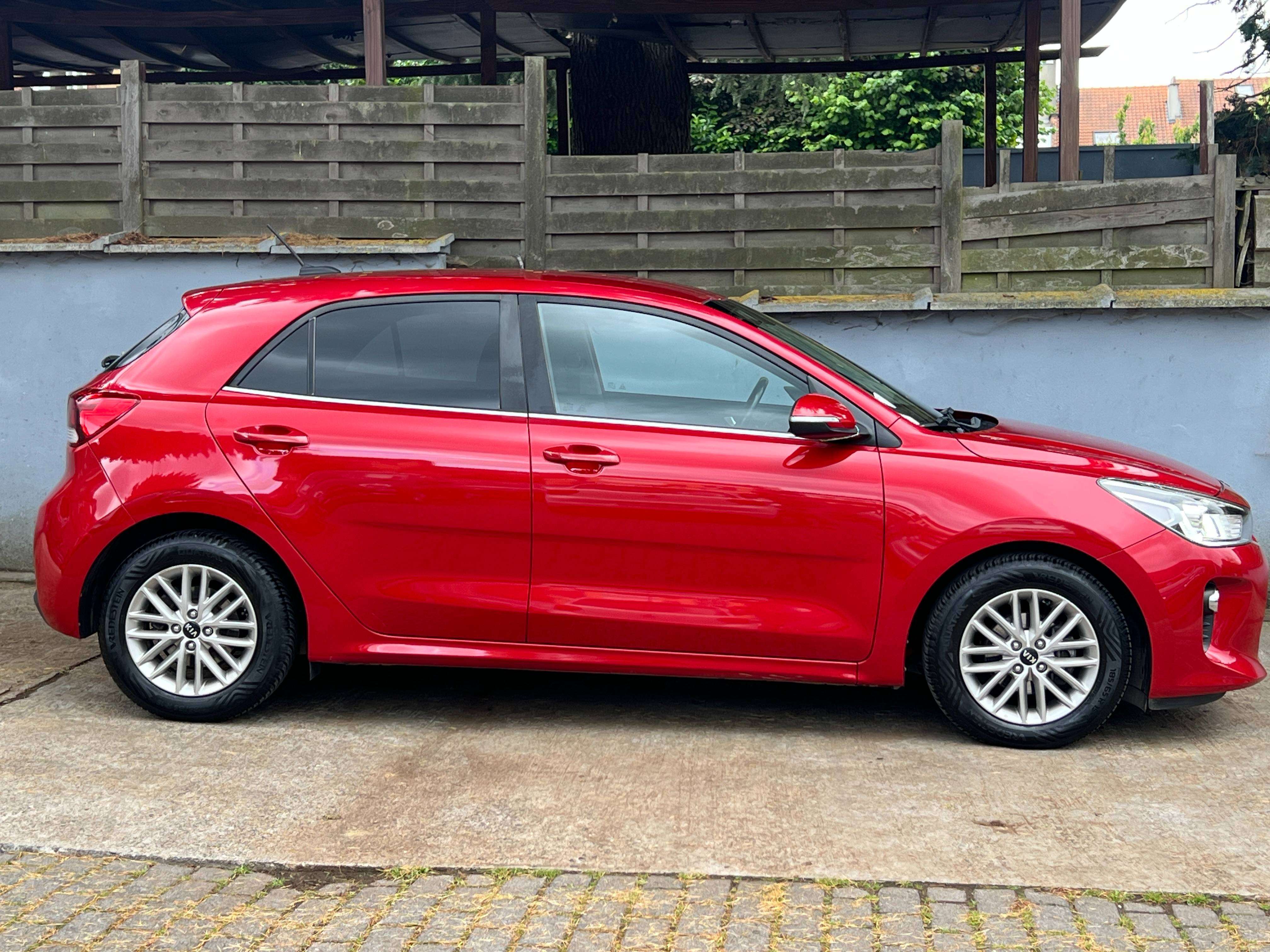 Kia Rio 1.4i Fusion Automatique ( cuir clim carPlay navig ect)