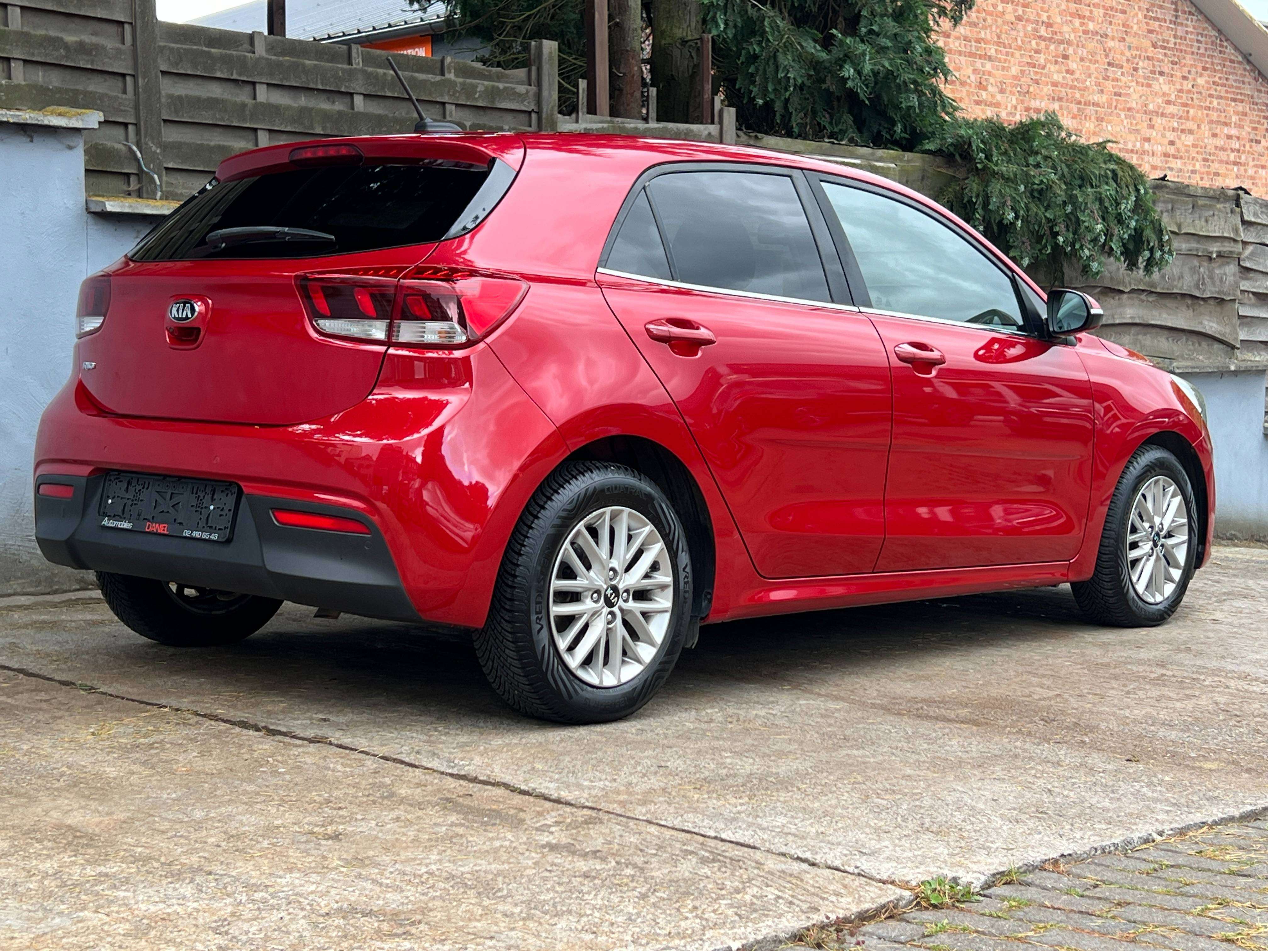 Kia Rio 1.4i Fusion Automatique ( cuir clim carPlay navig ect)