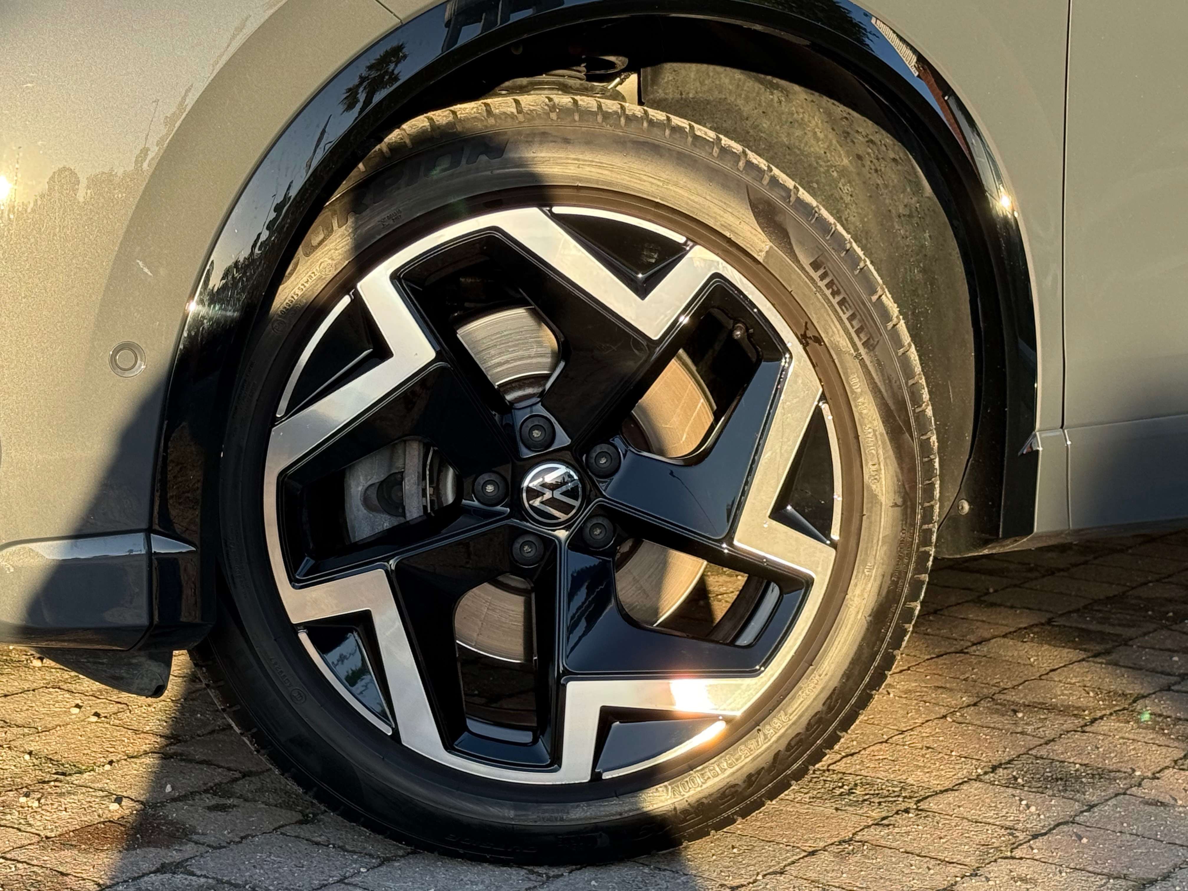 Volkswagen Tiguan R-LINE 4MOTION 2.0TDI 193PK |✅PANO DAK | HUD | LED