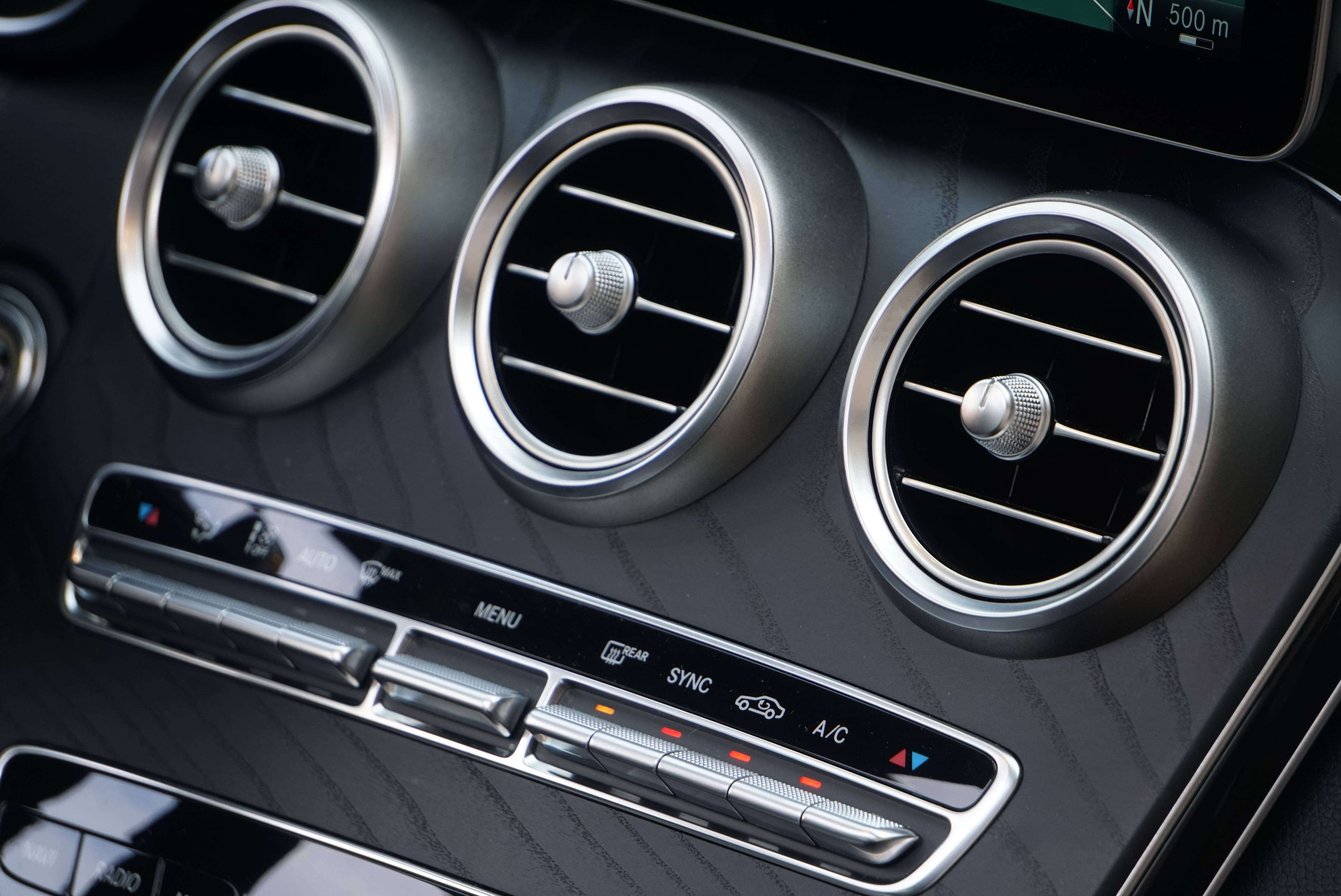 Mercedes-Benz C 200 Coupe PACK AMG / CAMERA / AUTO 9G-Tronic / PANO / CARPLAY / FULL LED