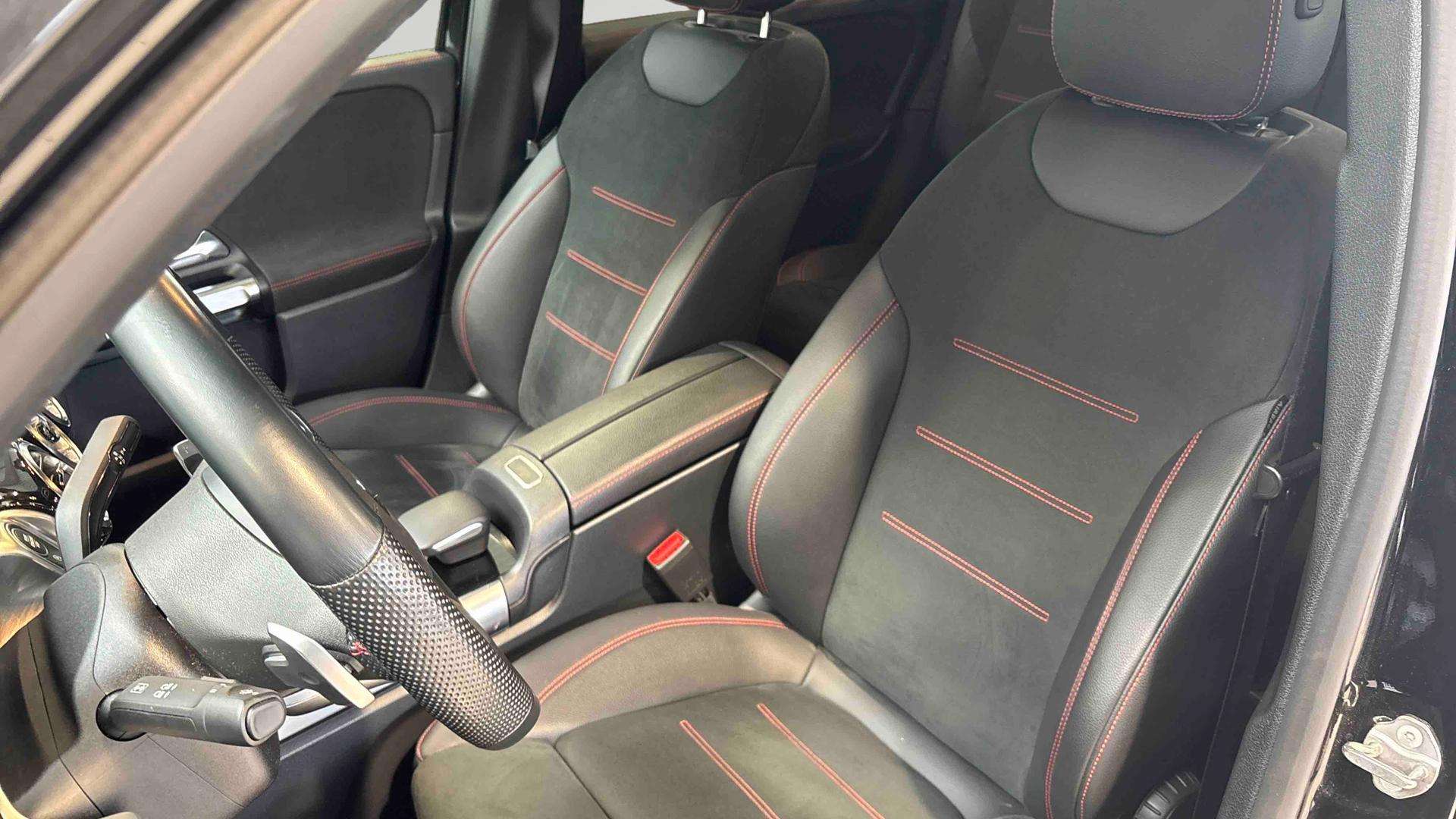 Mercedes-Benz GLB 180 GLB d AMG Line