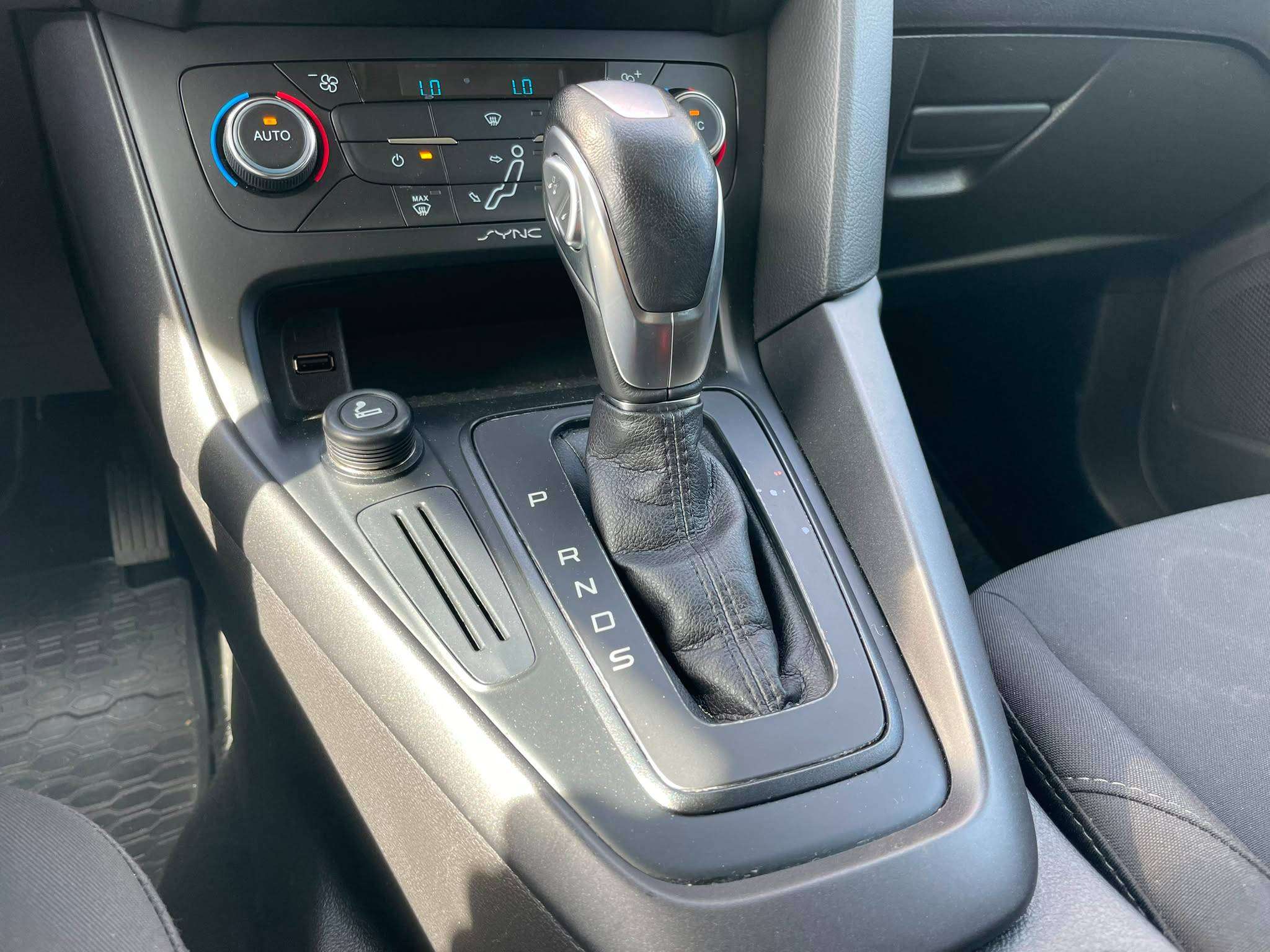 Ford Focus Focus 1.6i Ti-VCT Champions Edition Powershift/Gps