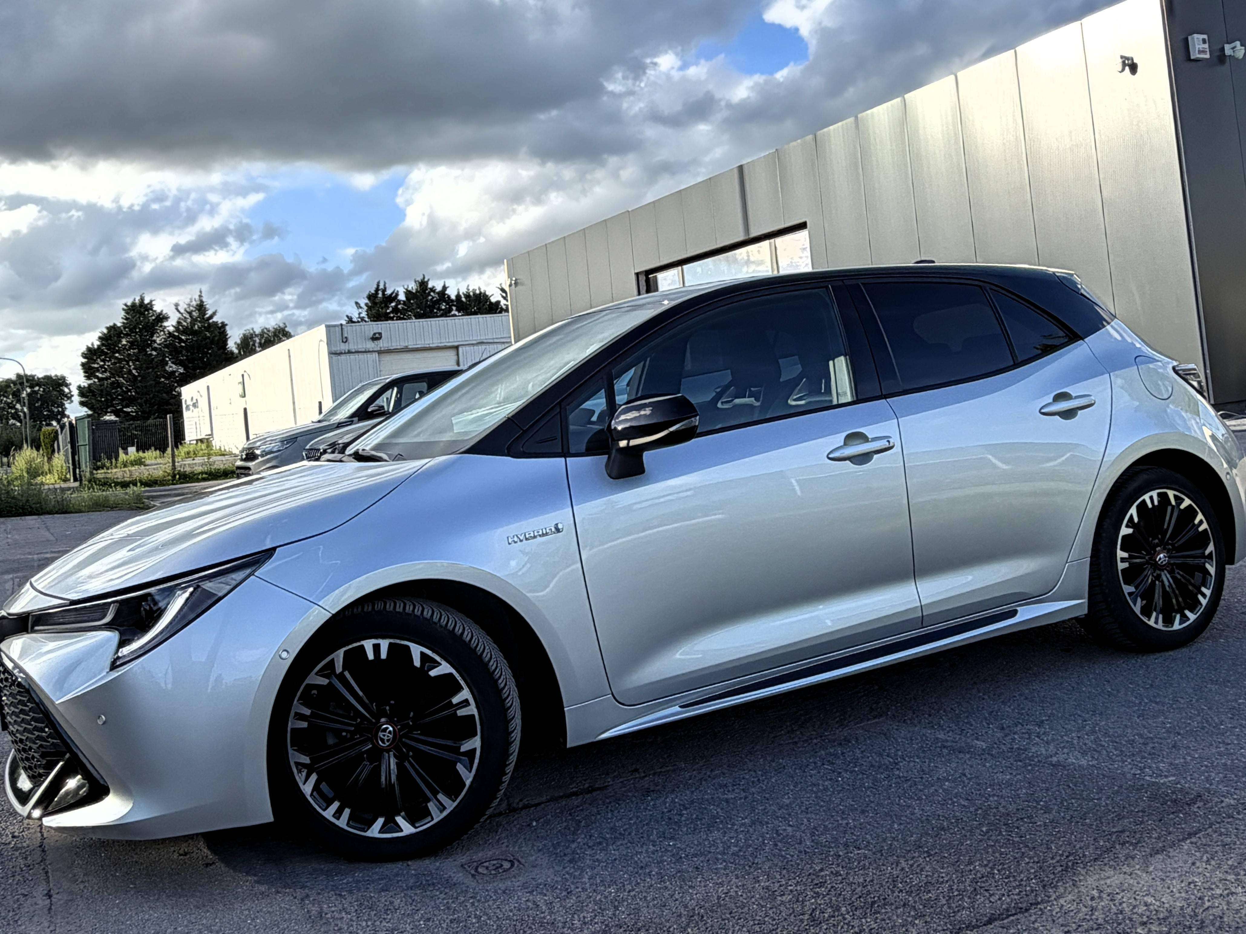 Toyota Corolla Hybrid 1.8 GR Sport e-CVT LED/CAMERA/NAVI/KEYLESS/PARK ASSIST