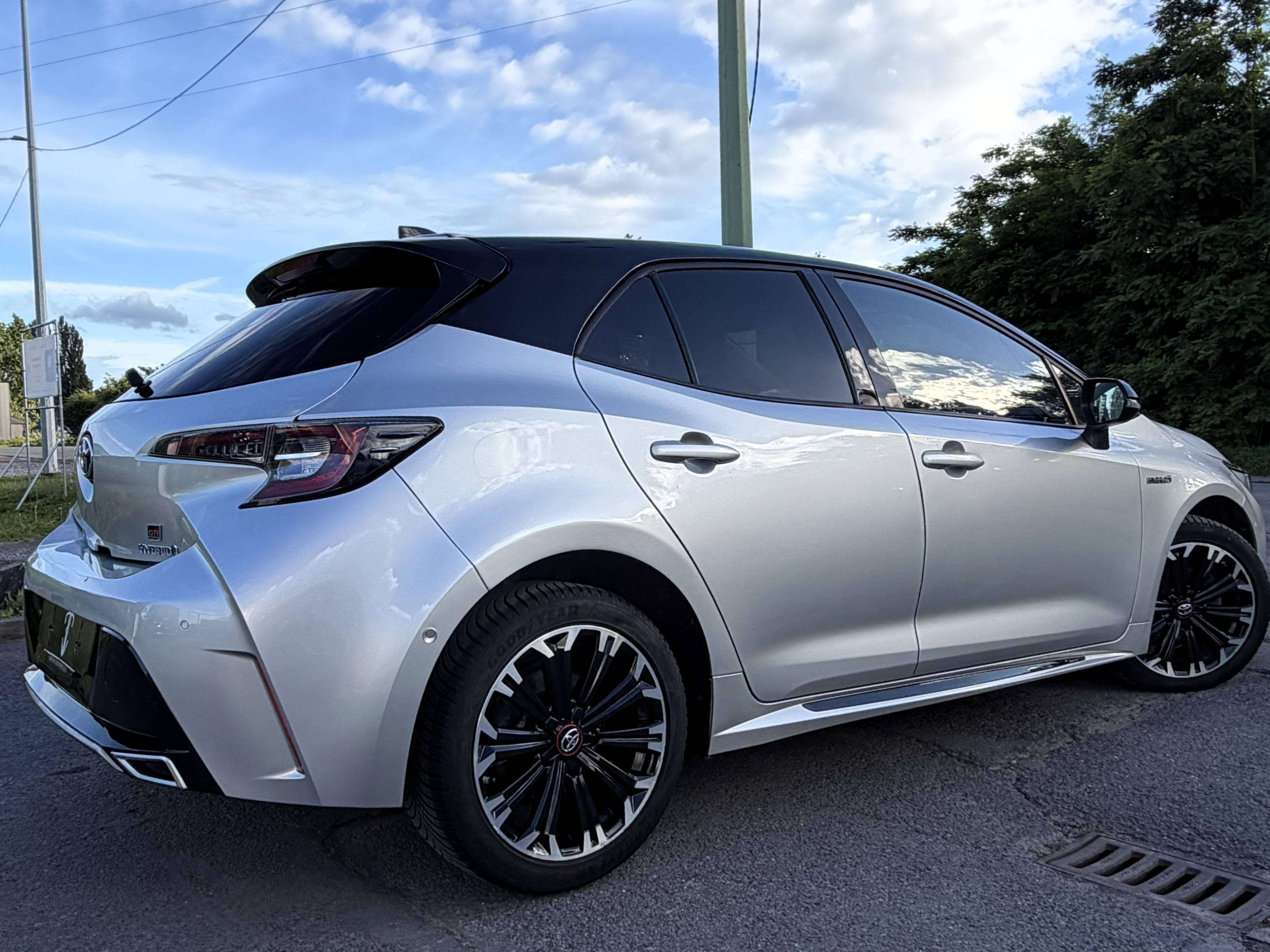 Toyota Corolla Hybrid 1.8 GR Sport e-CVT LED/CAMERA/NAVI/KEYLESS/PARK ASSIST