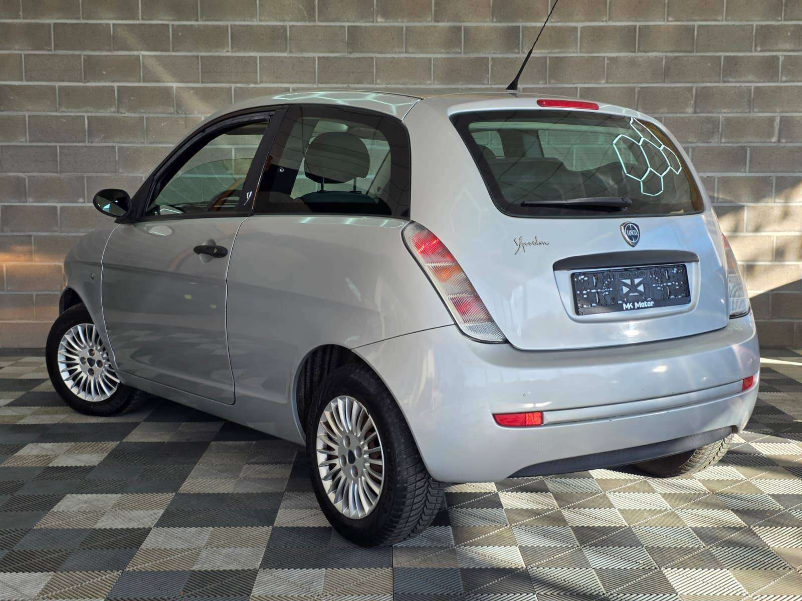 Lancia Ypsilon 🟢1.2 ESSENCE 60CV