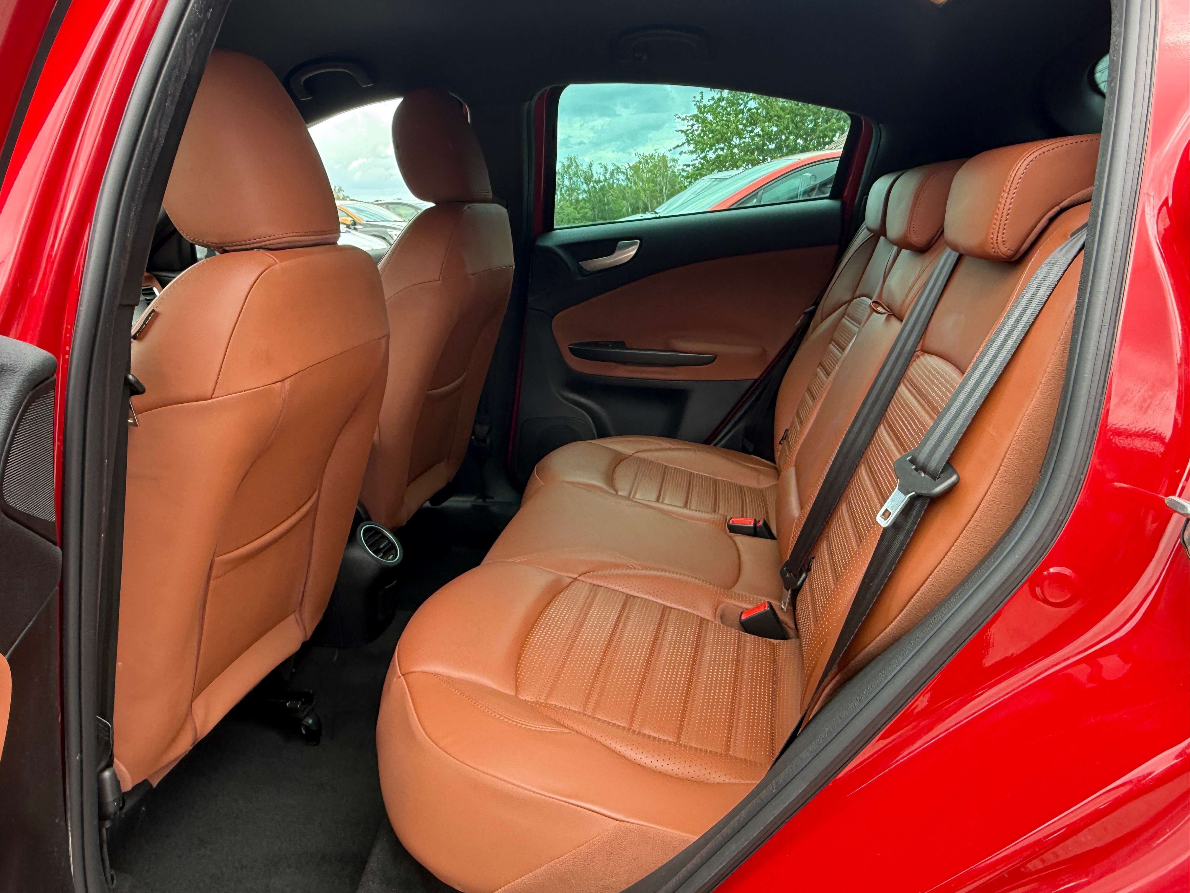 Alfa Romeo Giulietta Giulietta 1.6 JTDm Sportivo /Cuir/Pdc/Led/1erProp/Garantie/