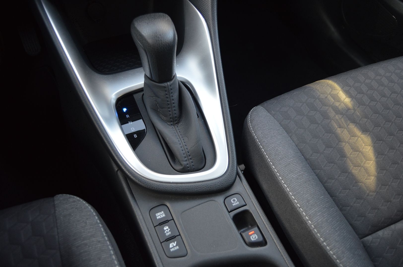 Toyota YARIS 116H DYNAMIC BUSINESS 5P + PROGRAMME BEYOND ZERO ACADEMY MY21
