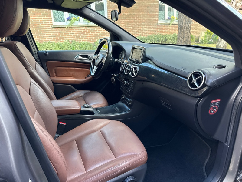 Mercedes-Benz CLASSE B 180 FASCINATION 7G-DCT * CUIR * CAMERA * GPS * GARANTIE