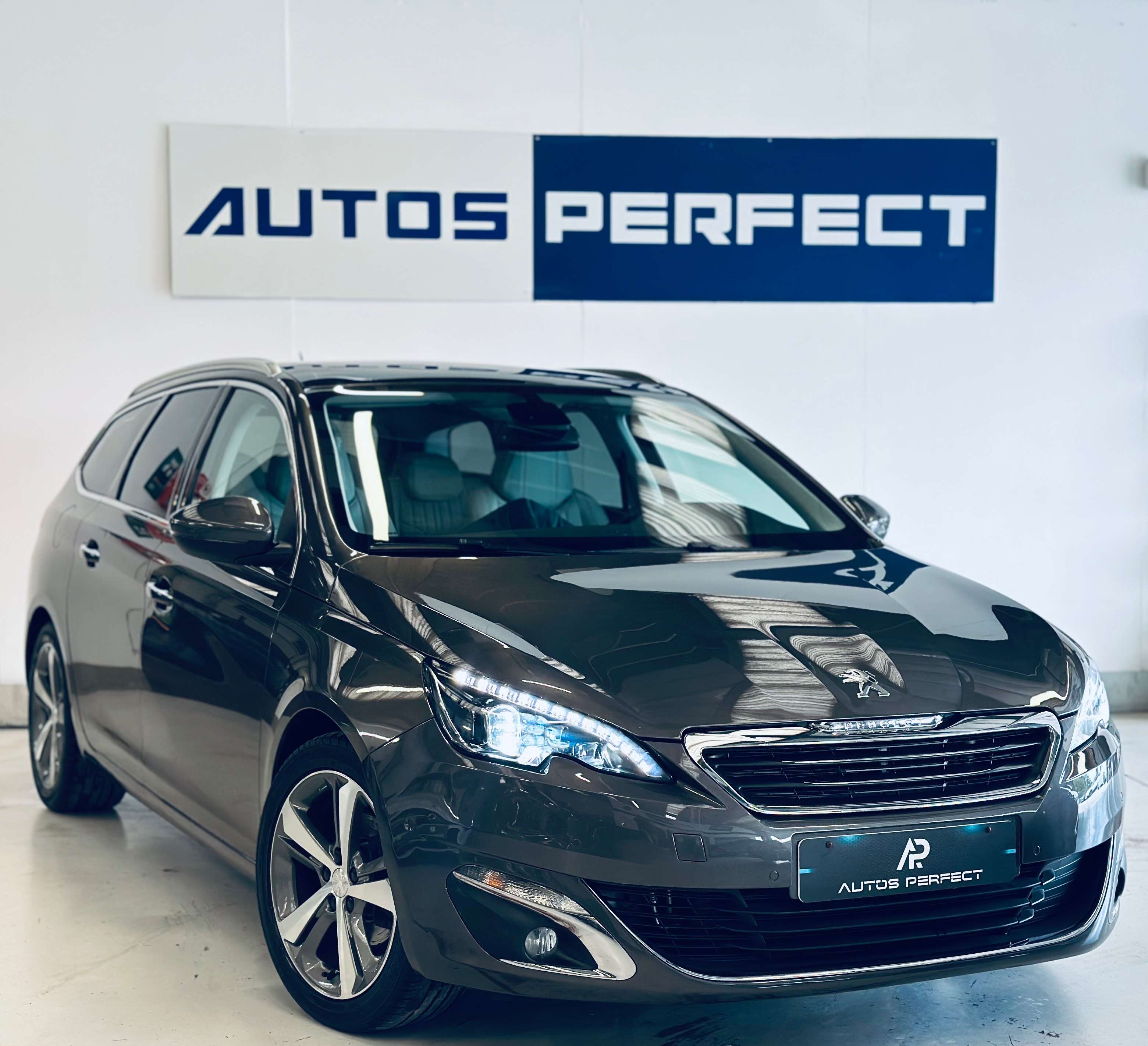 Peugeot 308 1.2 CAMERA PANO PDC LIM CRUISE CLIM BIZONE BLUETOOTH