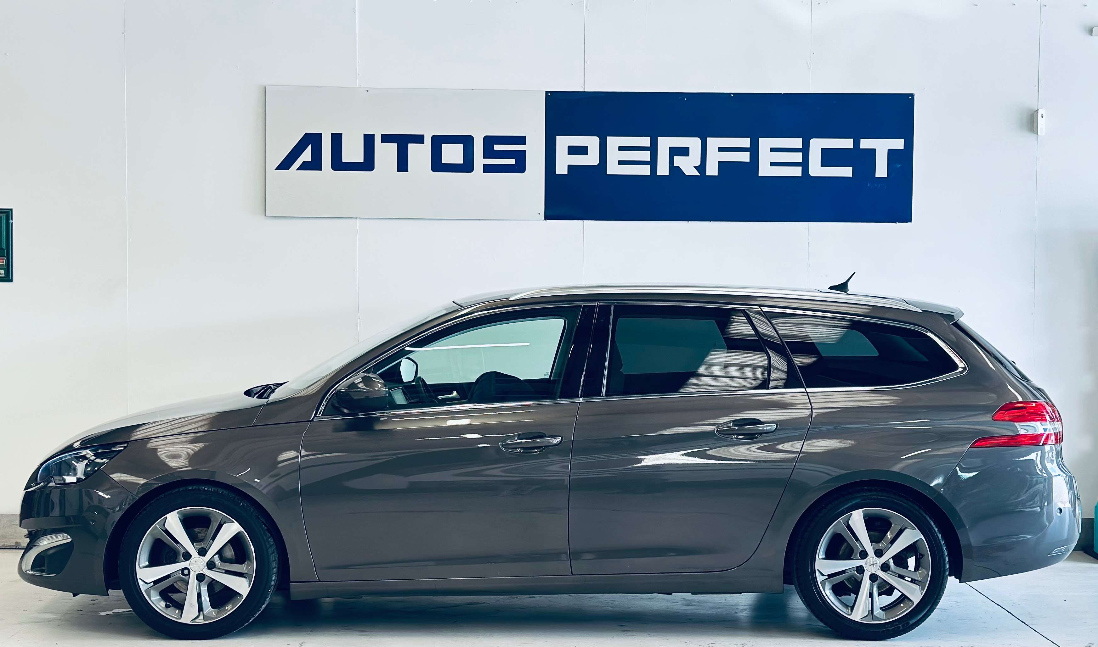 Peugeot 308 1.2 CAMERA PANO PDC LIM CRUISE CLIM BIZONE BLUETOOTH