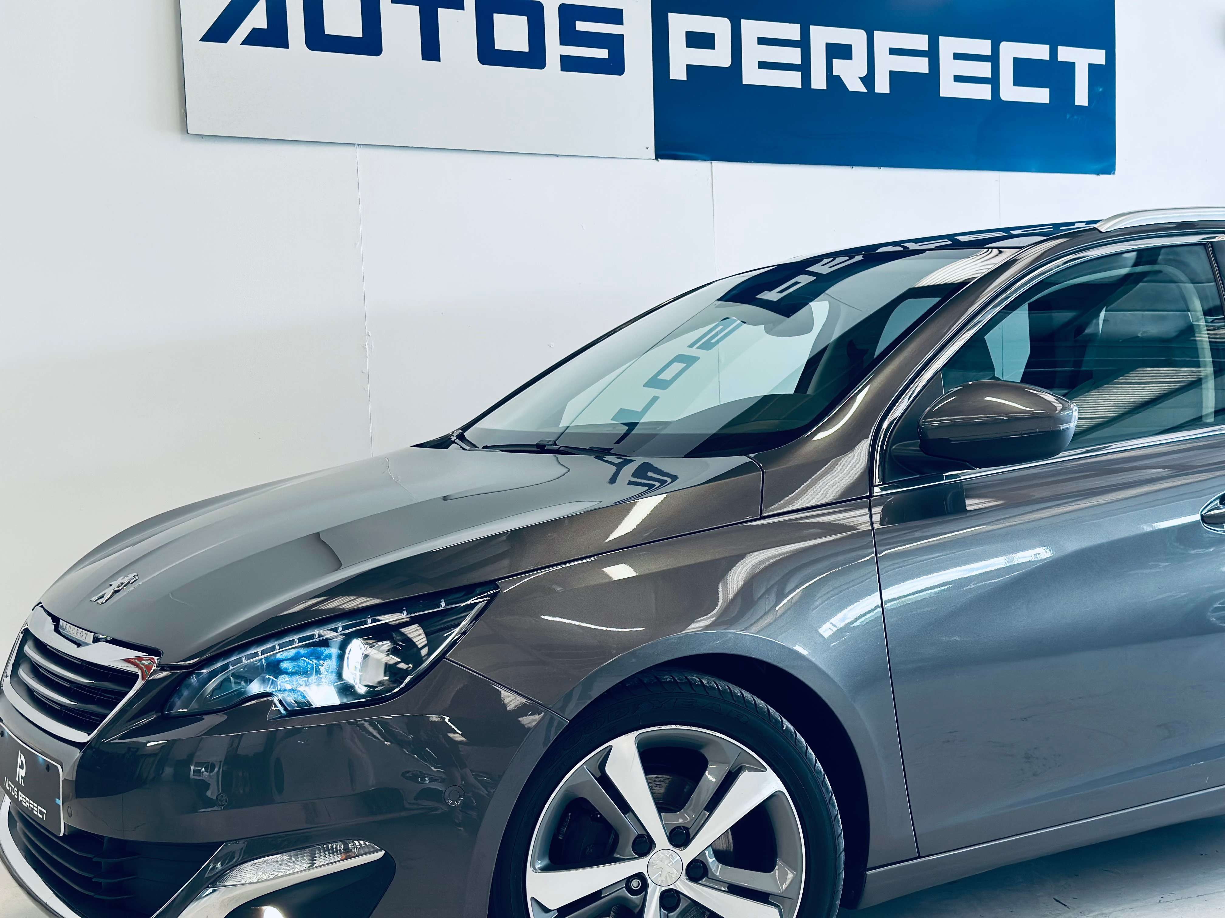 Peugeot 308 1.2 CAMERA PANO PDC LIM CRUISE CLIM BIZONE BLUETOOTH