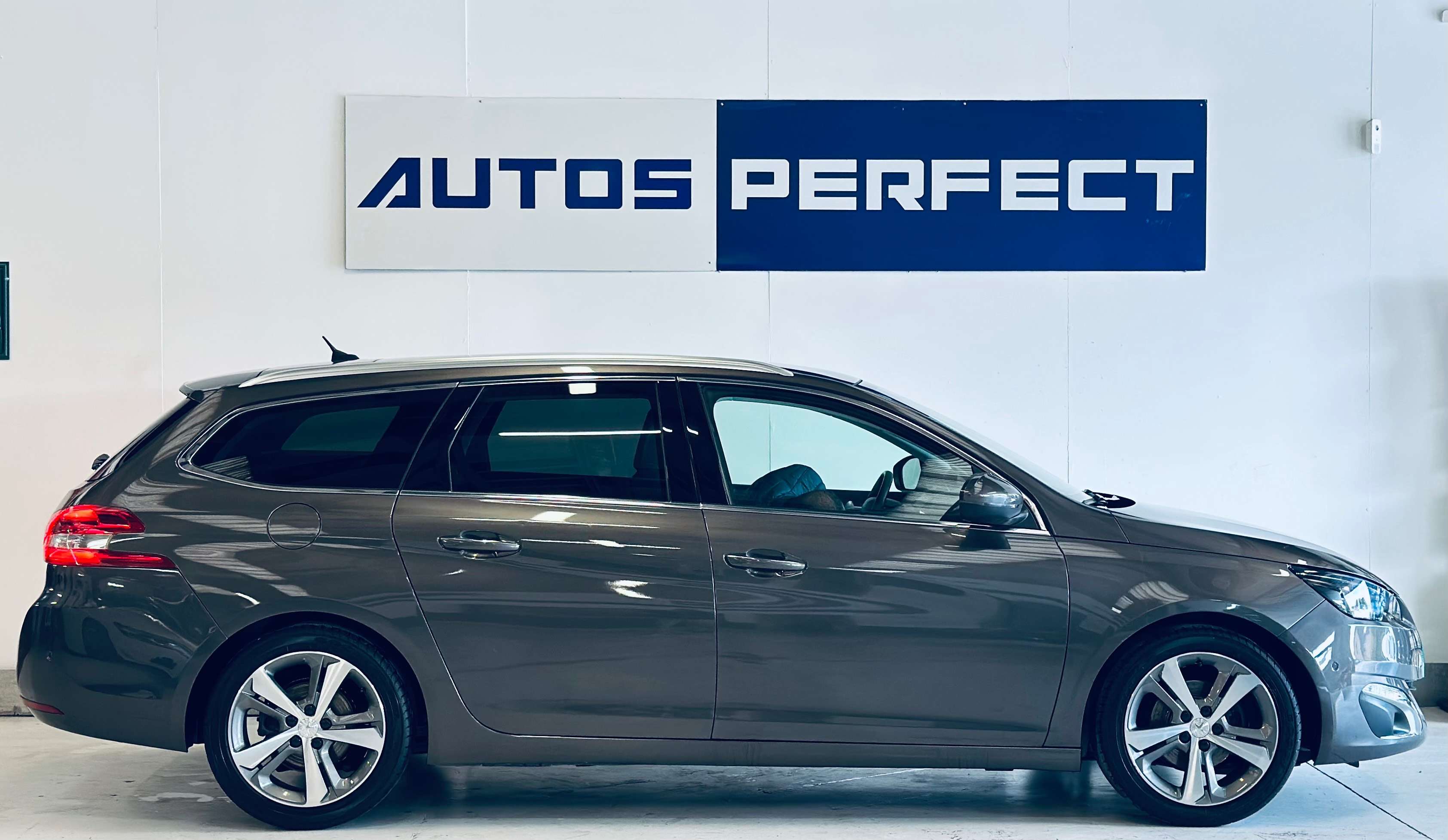 Peugeot 308 1.2 CAMERA PANO PDC LIM CRUISE CLIM BIZONE BLUETOOTH