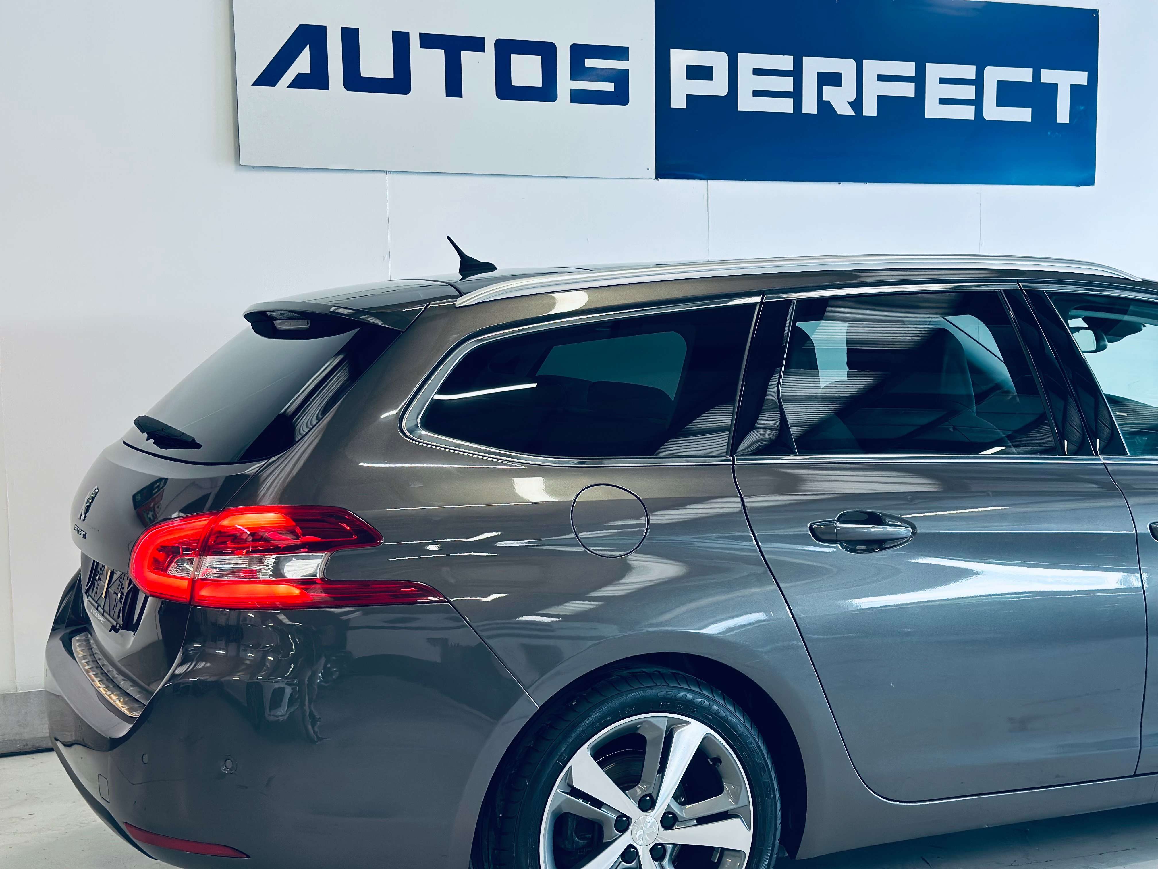 Peugeot 308 1.2 CAMERA PANO PDC LIM CRUISE CLIM BIZONE BLUETOOTH