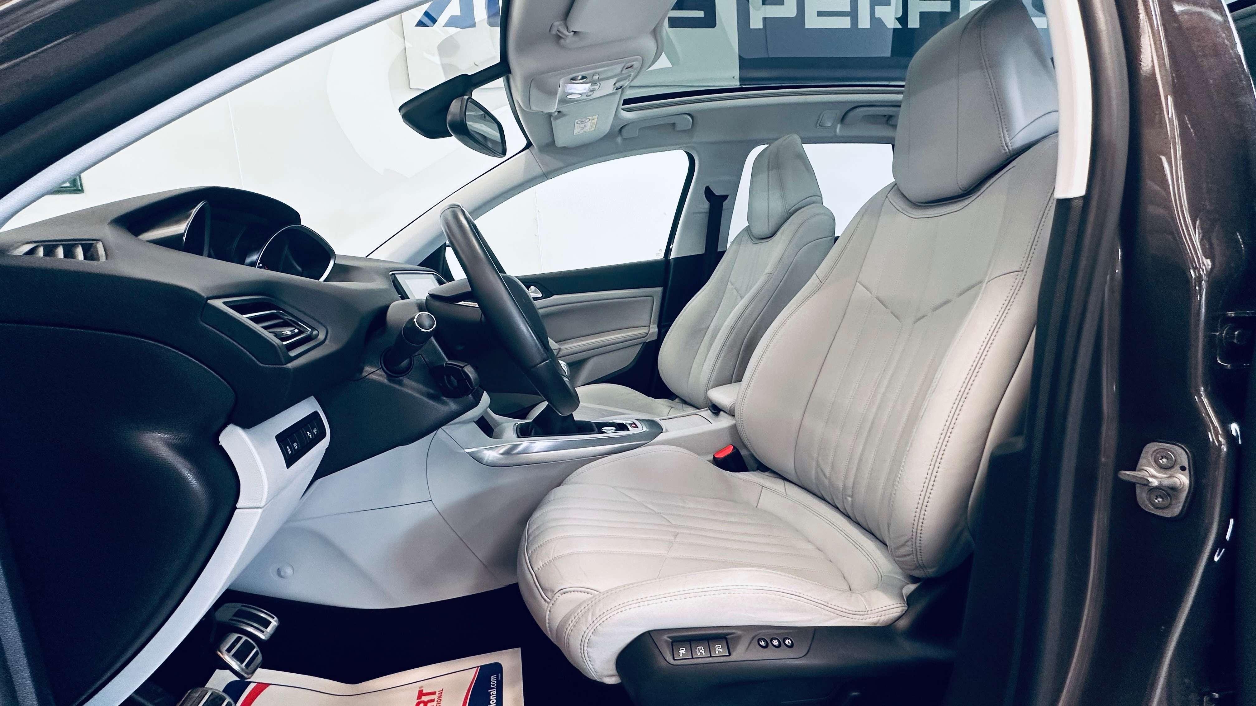 Peugeot 308 1.2 CAMERA PANO PDC LIM CRUISE CLIM BIZONE BLUETOOTH