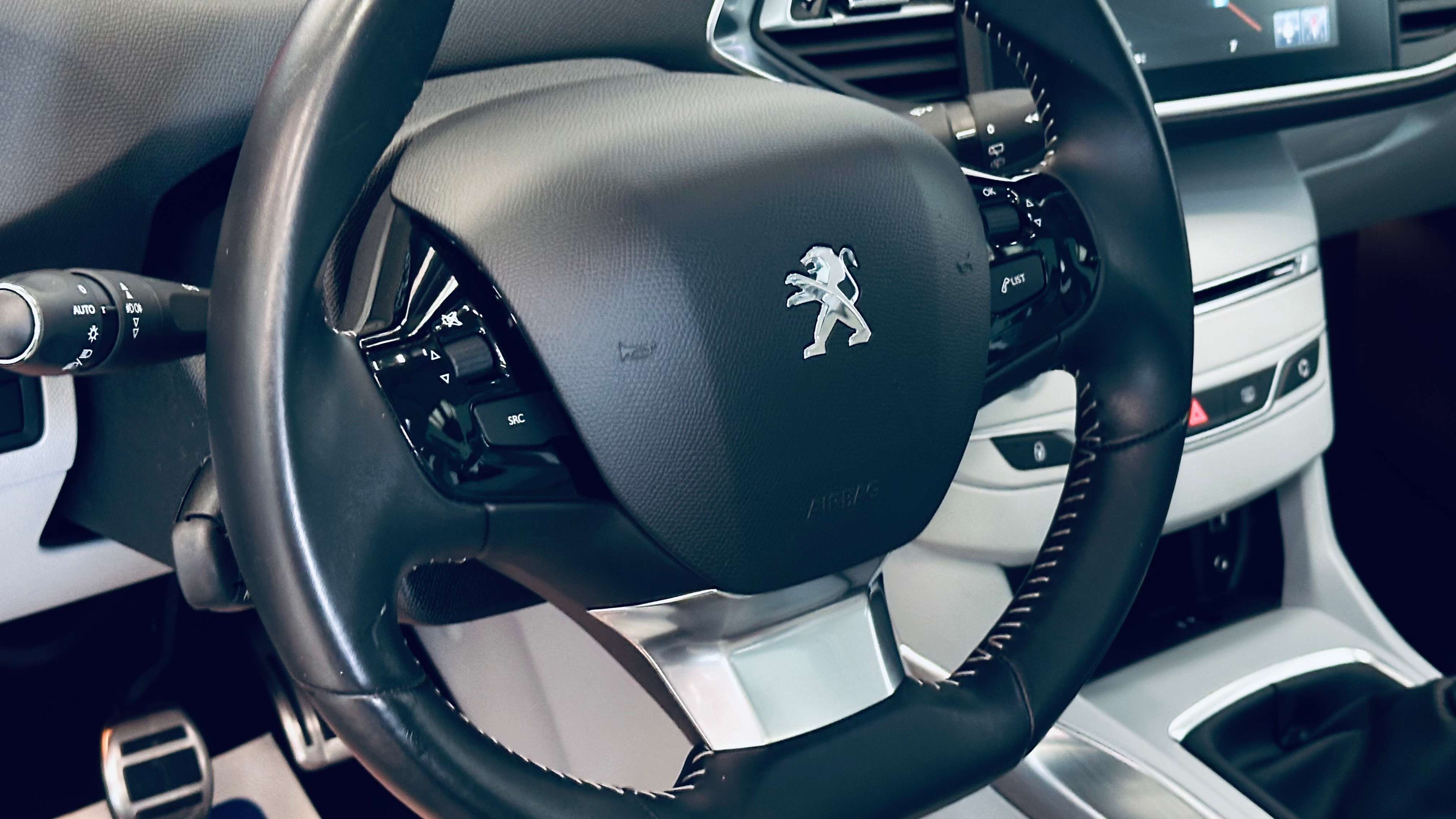 Peugeot 308 1.2 CAMERA PANO PDC LIM CRUISE CLIM BIZONE BLUETOOTH