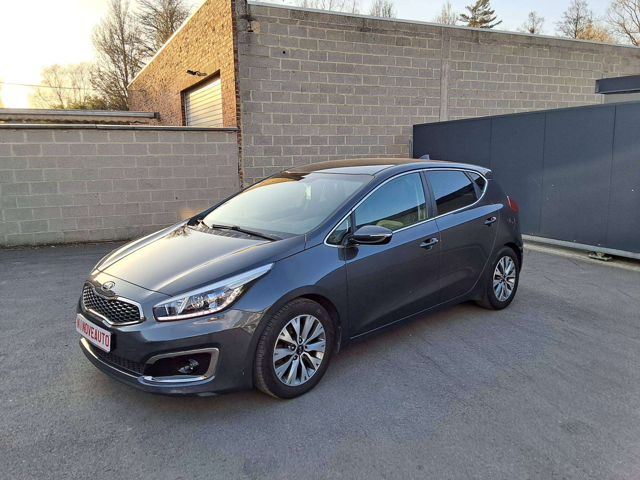 Kia Ceed / cee'd 1.4i Access CARPLAY CAM PARKHULP ACHT CRUISE NAV