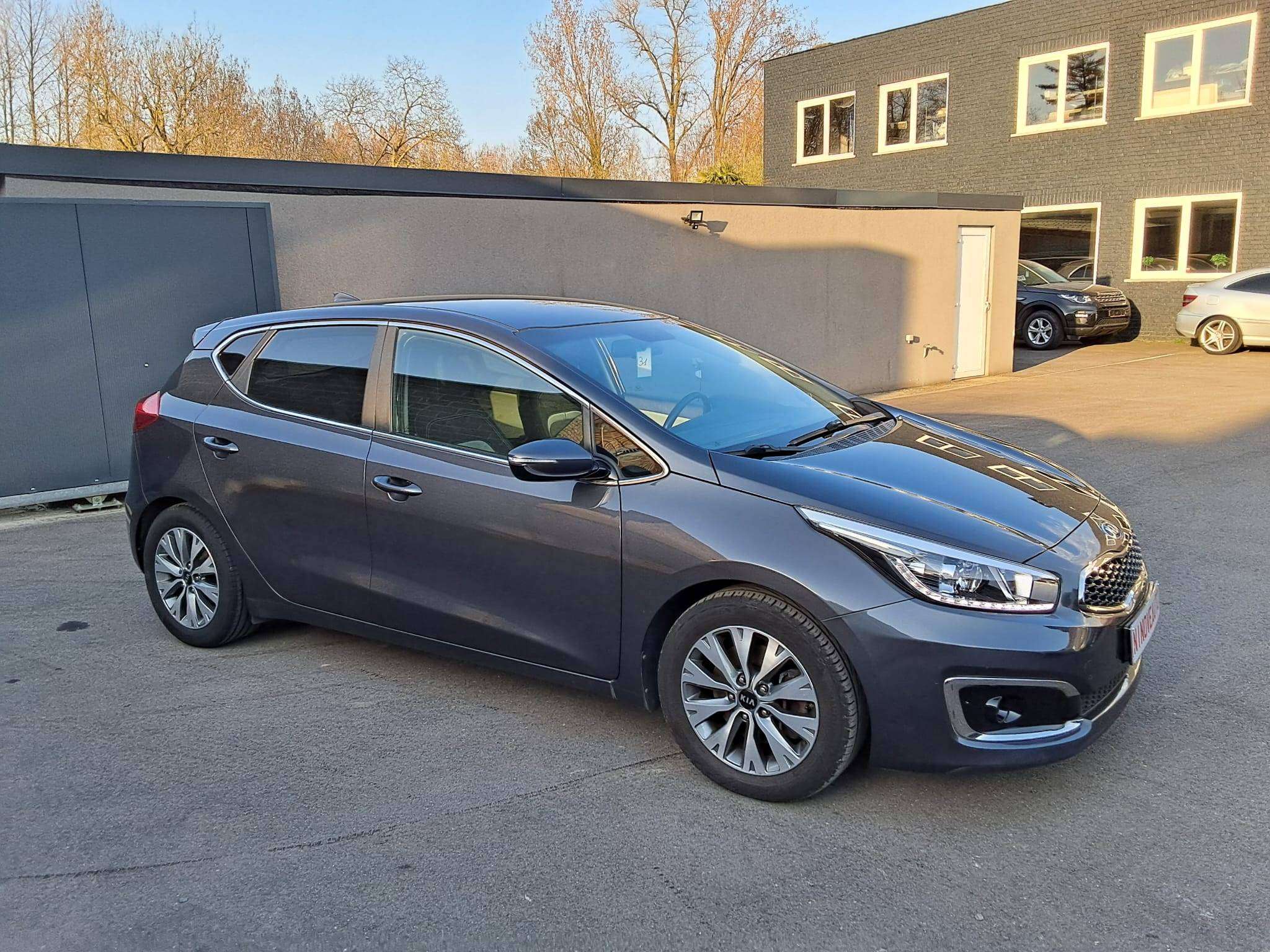 Kia Ceed / cee'd 1.4i Access CARPLAY CAM PARKHULP ACHT CRUISE NAV