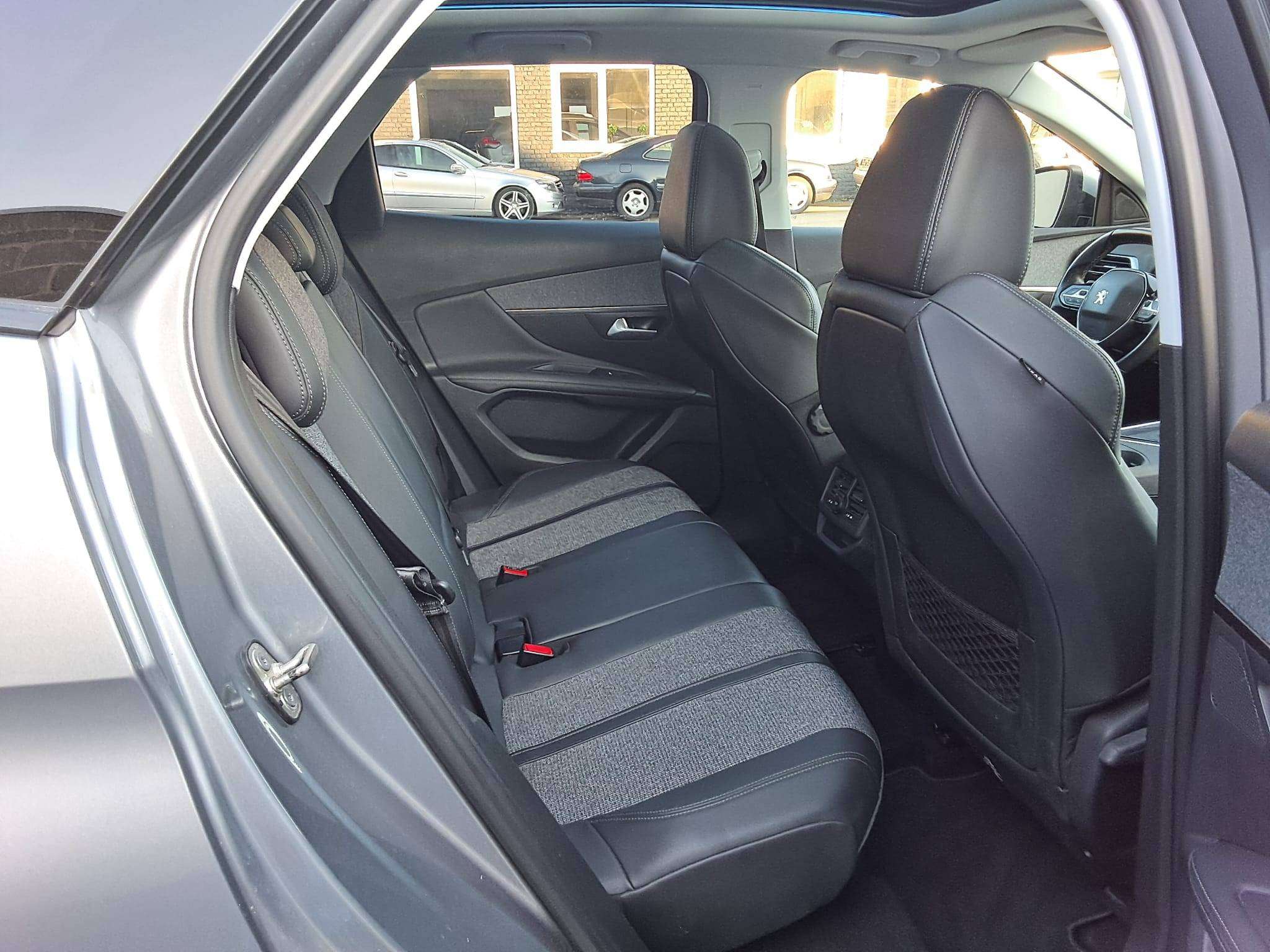 Peugeot 3008 1.5 BlueHDi Allure CARPLAY 360°CAM PANO DAK CRUISE