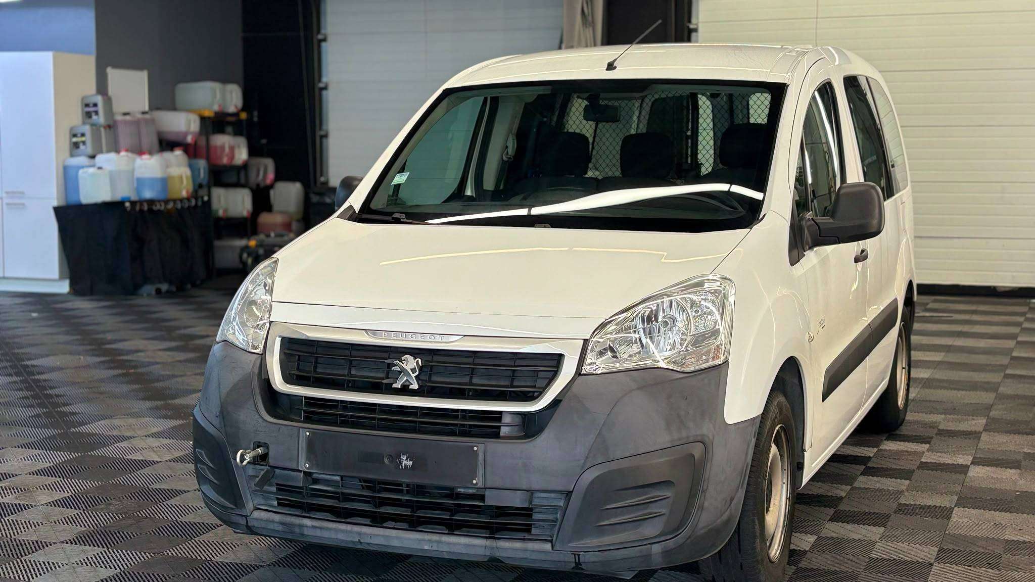 Peugeot Partner BENZINE bj2017 MANUEEL EUR6b