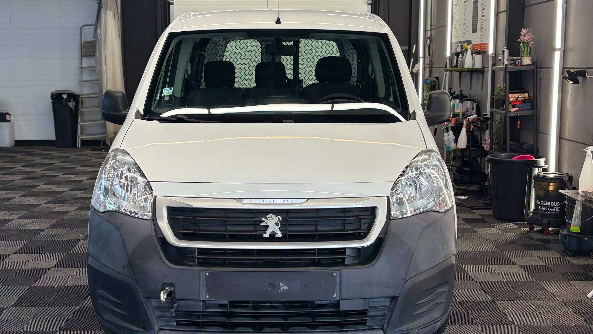 Peugeot Partner BENZINE bj2017 MANUEEL EUR6b
