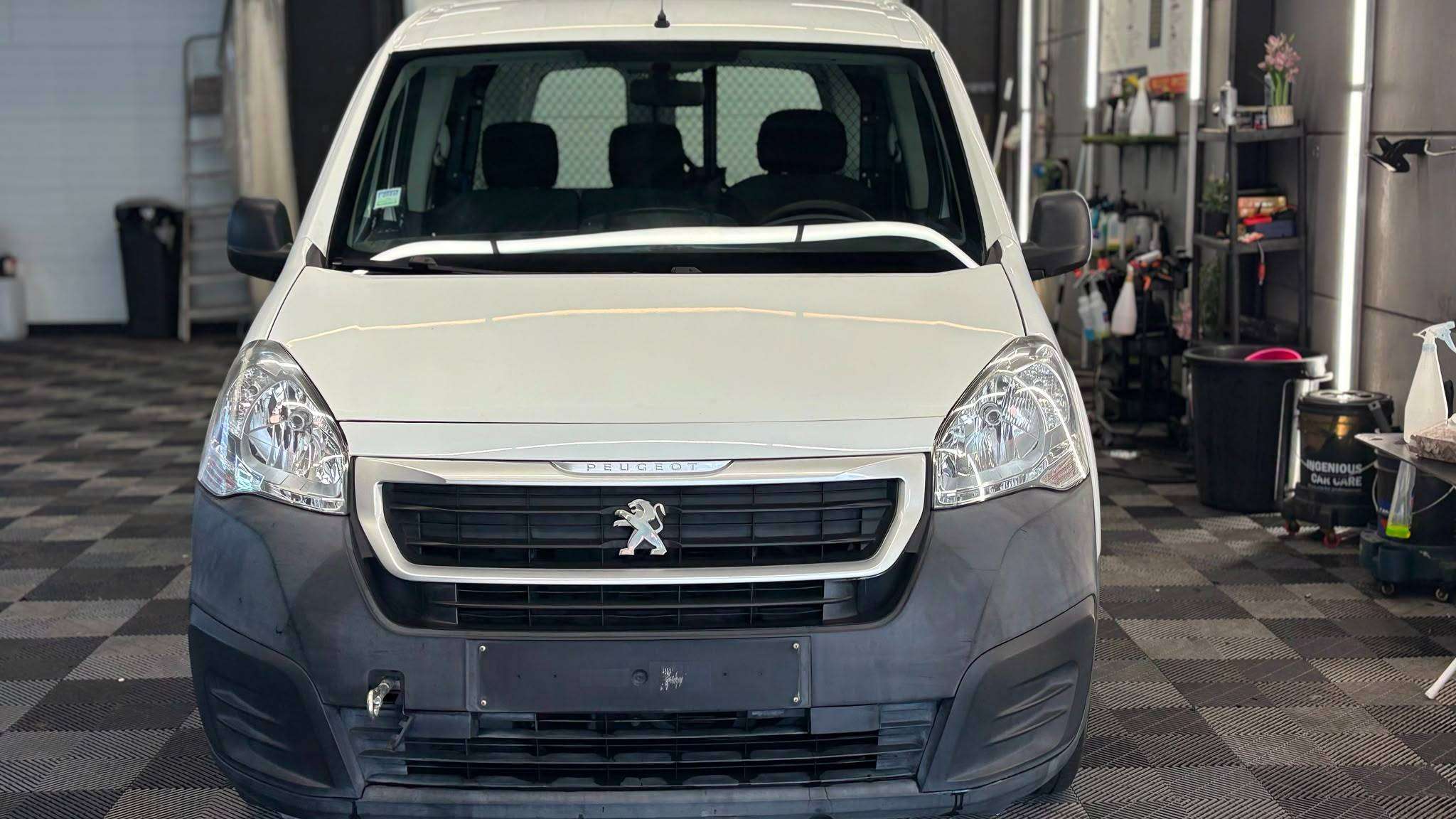 Peugeot Partner BENZINE bj2017 MANUEEL EUR6b