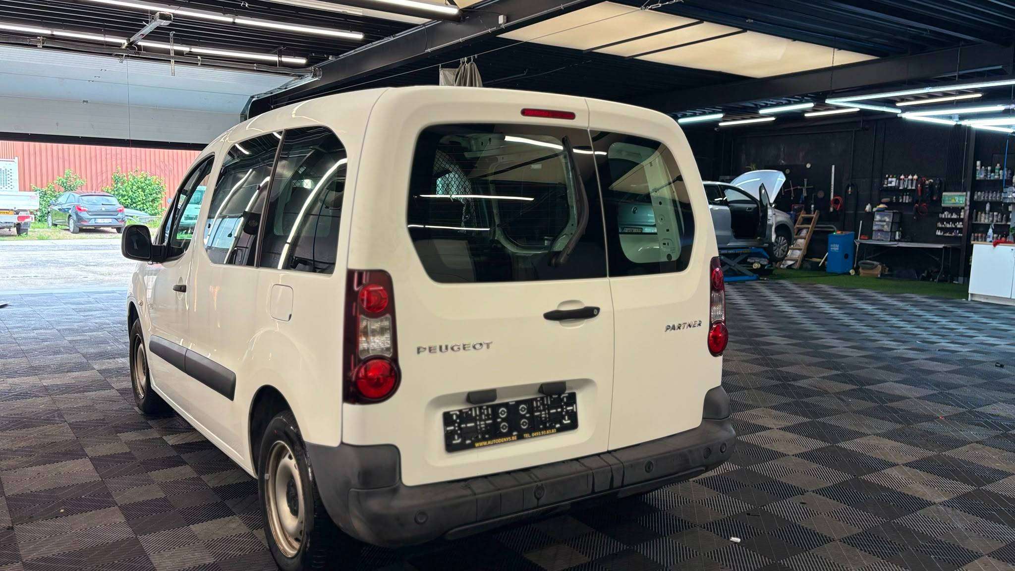 Peugeot Partner BENZINE bj2017 MANUEEL EUR6b