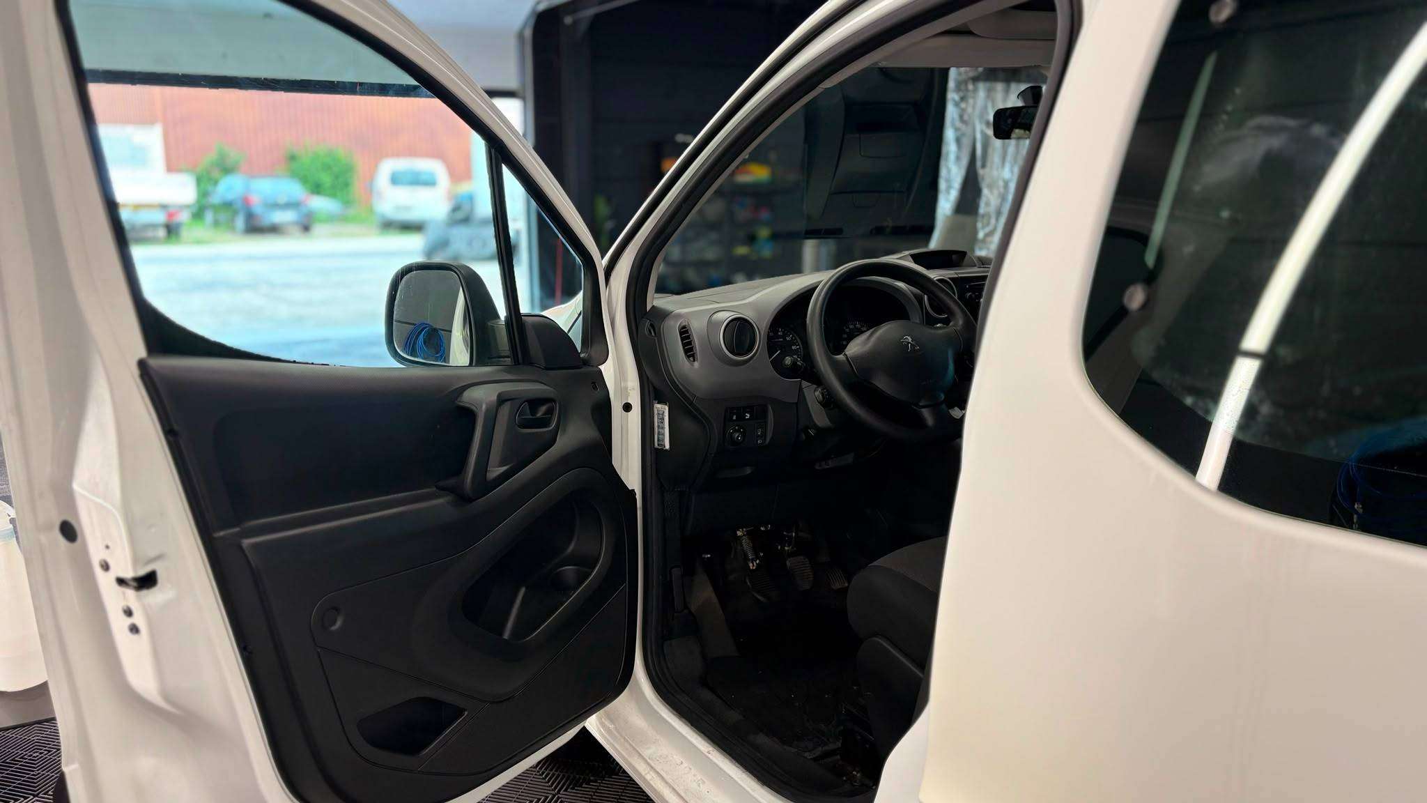Peugeot Partner BENZINE bj2017 MANUEEL EUR6b